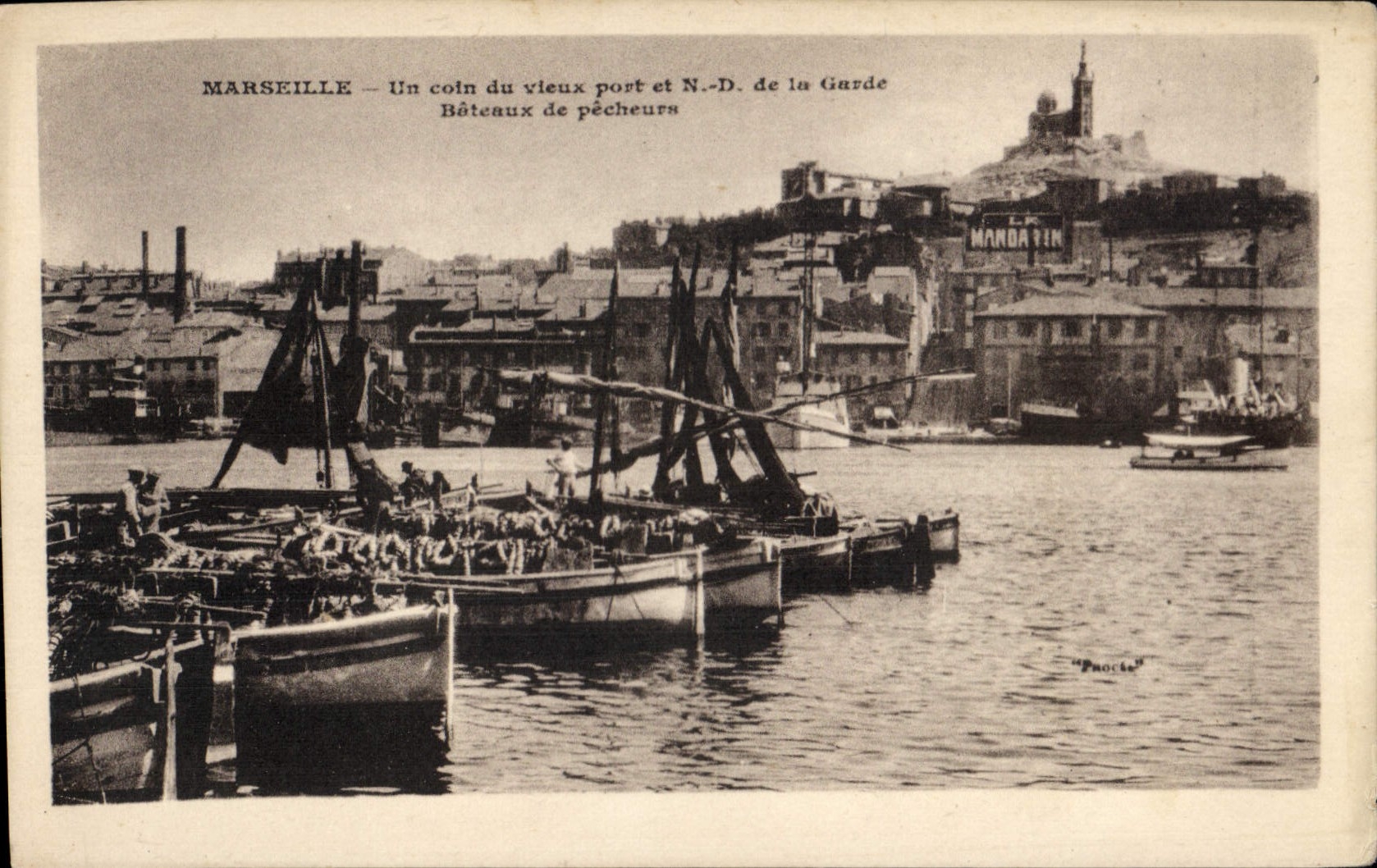 CPA Marseille Un Coin du Vieux Port et N D de la Garde Bateaux de Pecheurs
