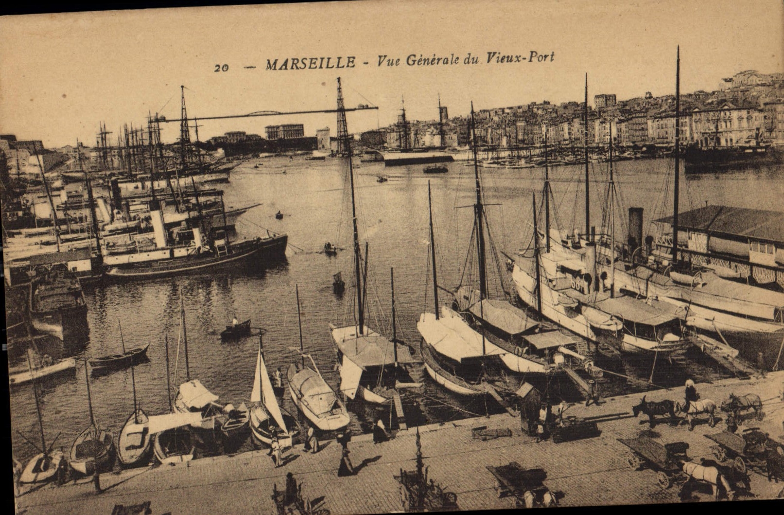CPA Marseille vue generale du Vieux Port 