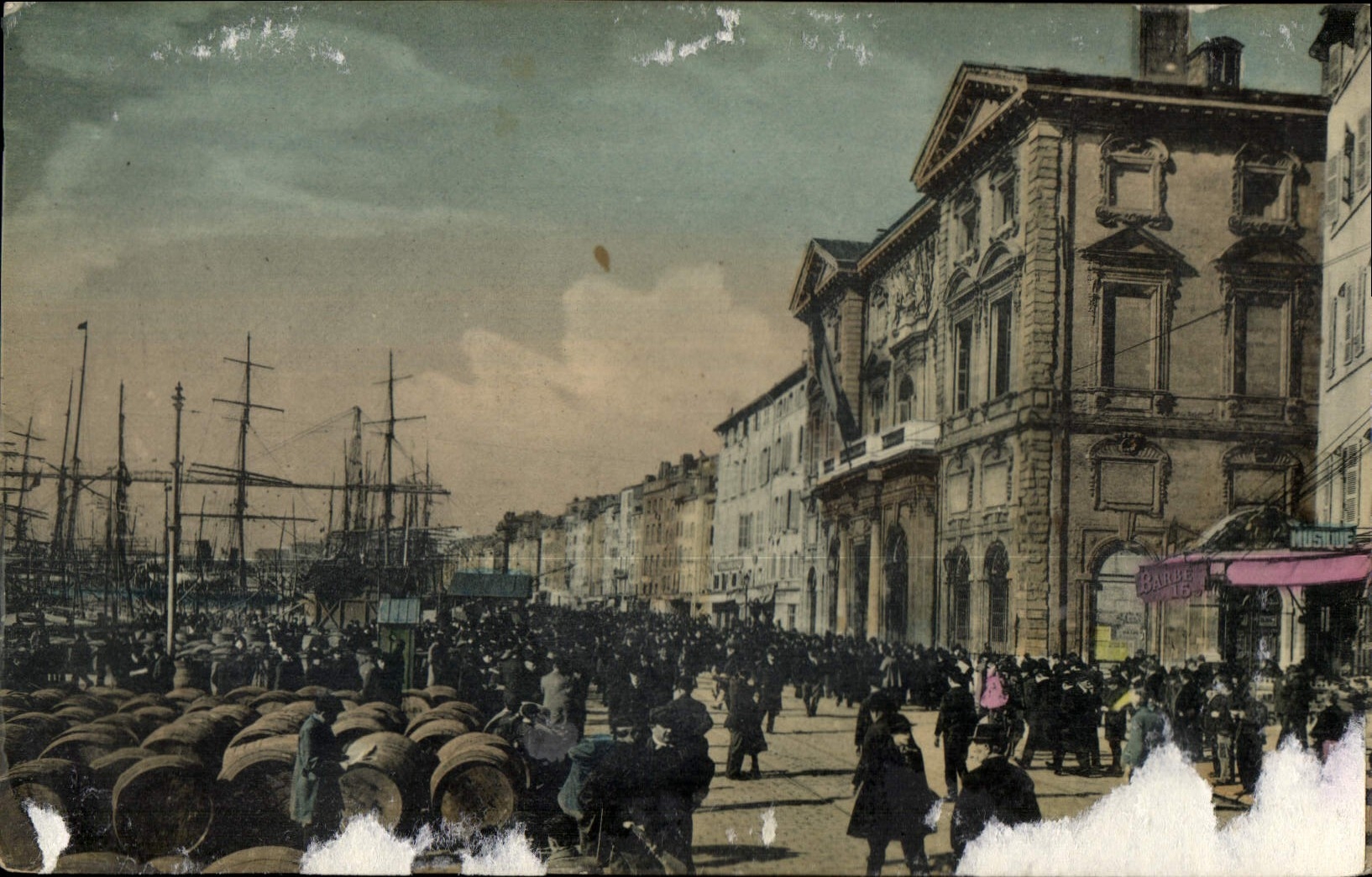 CPA Marseille Le Quai du Port et la Mairie