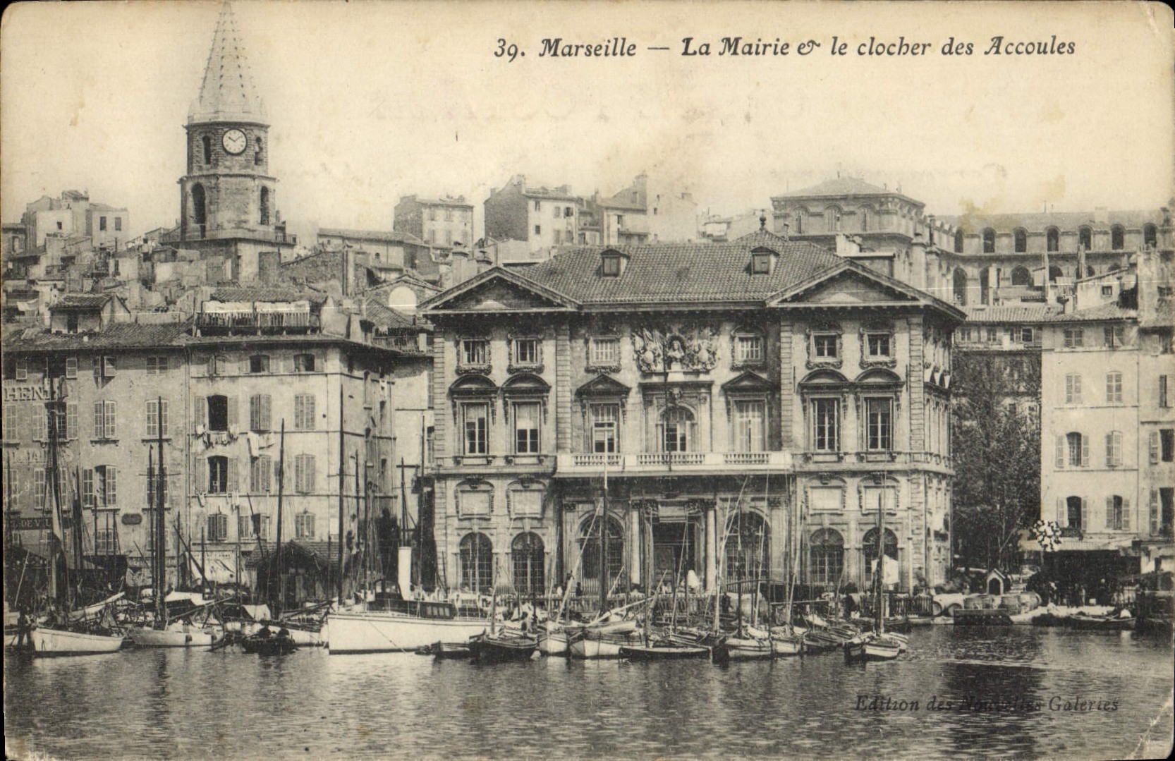 CPA Marseille La Mairie et le clocher des Accoules 