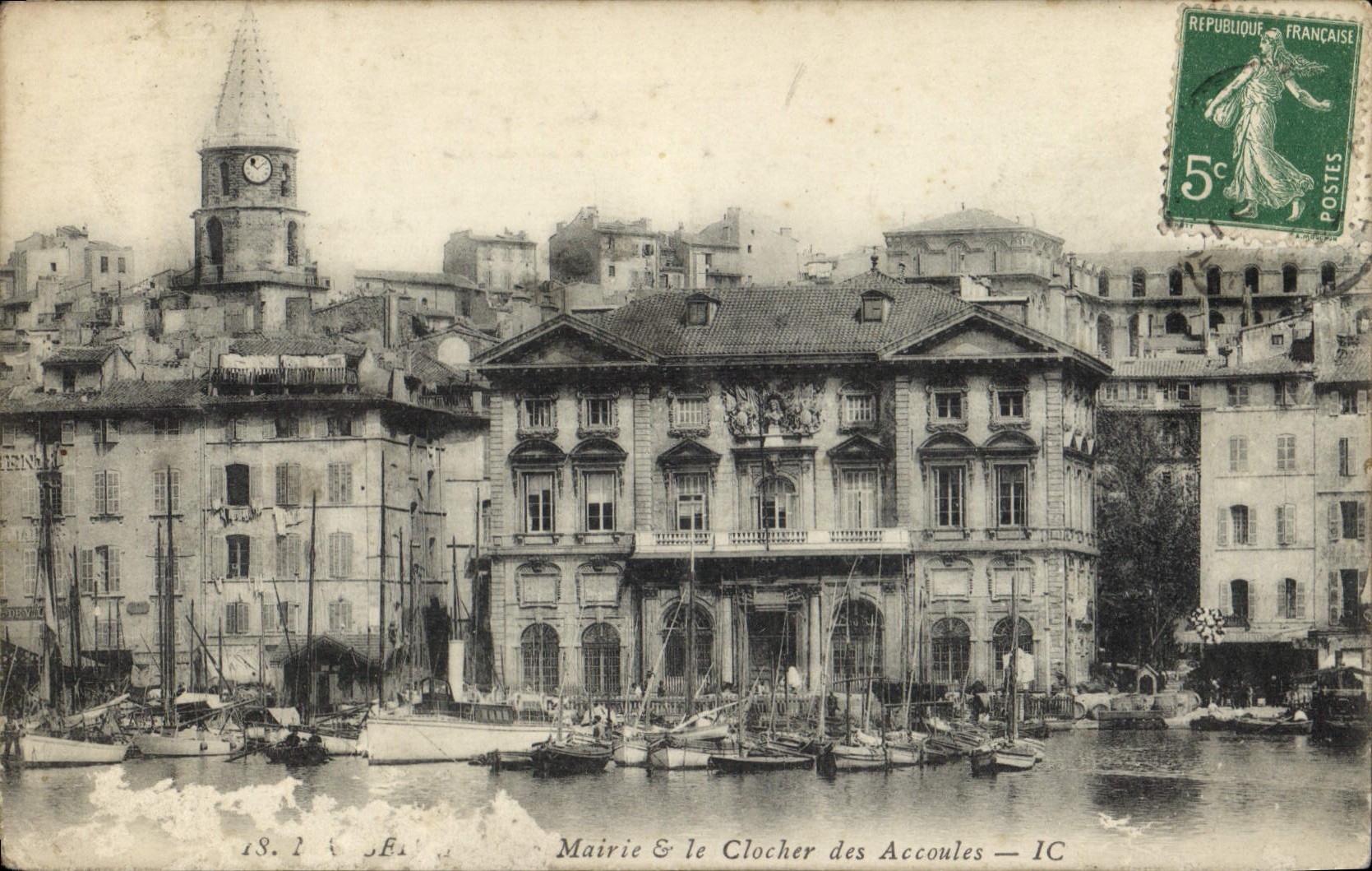 CPA Marseille La Mairie et le Clocher des Accoules 