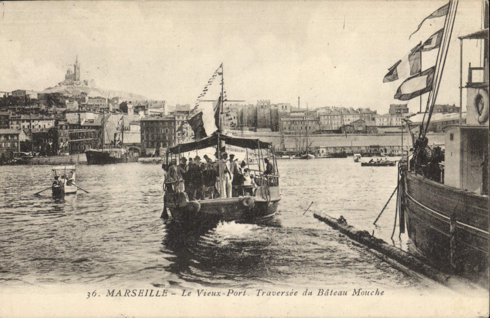 CPA Marseille Le Vieux Port Traversee du Bateau Mouche 