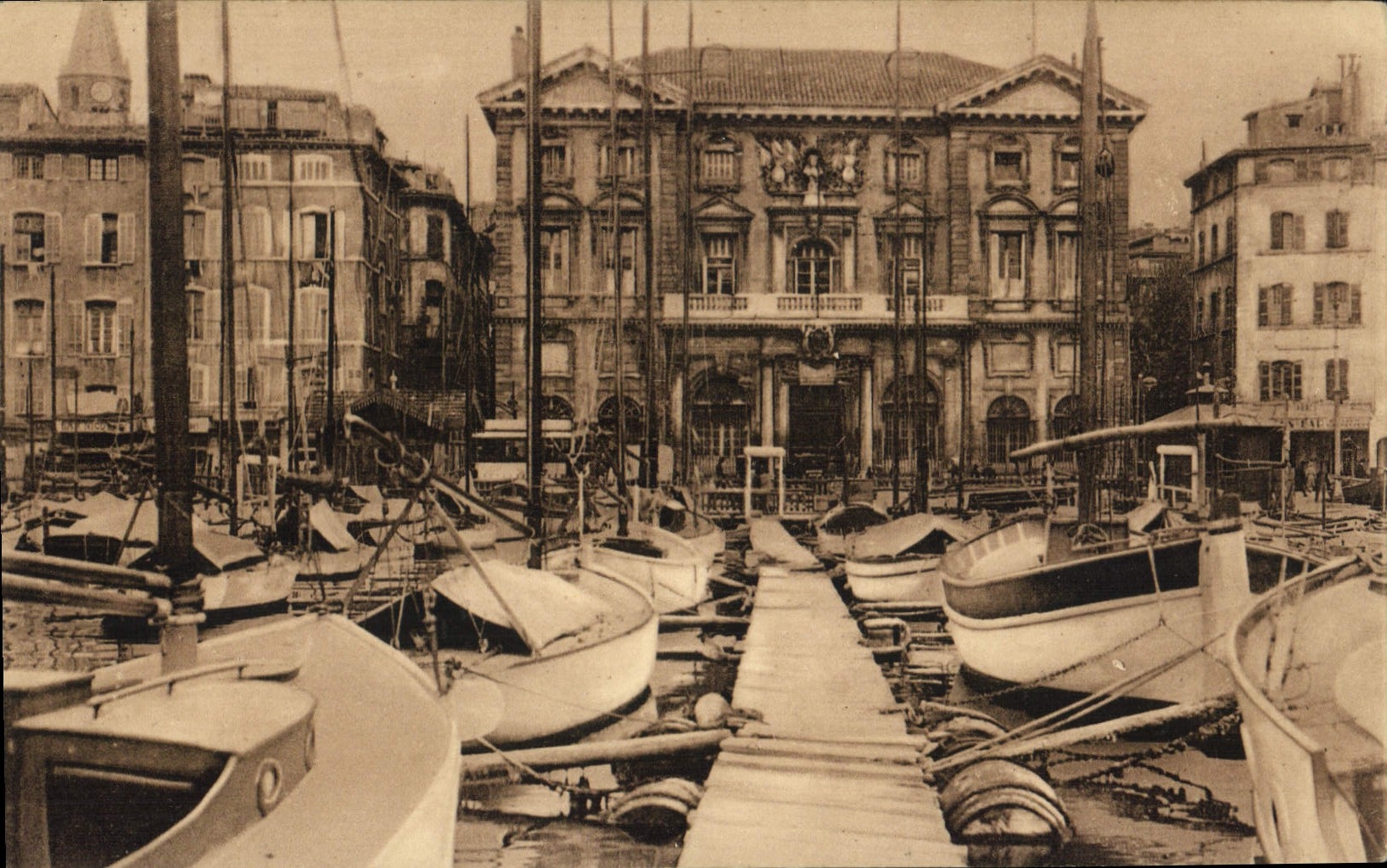 CPA Marseille L'Hotel de Ville et Cale des Barques 