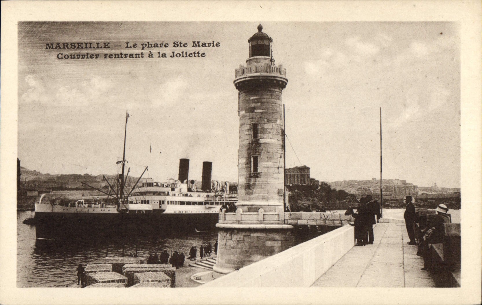 CPA Marseille le Phare Ste Marie Courrier rentrant a la Joliette 