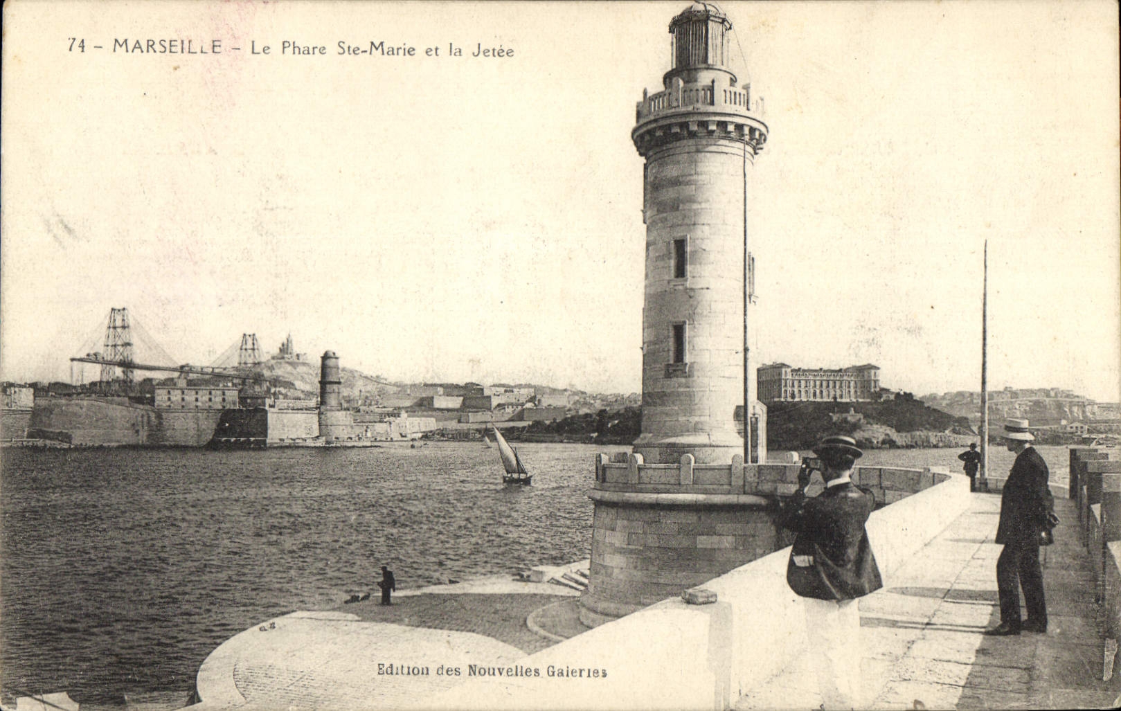 CPA Marseille le Phare Ste Marie et la Jetee 