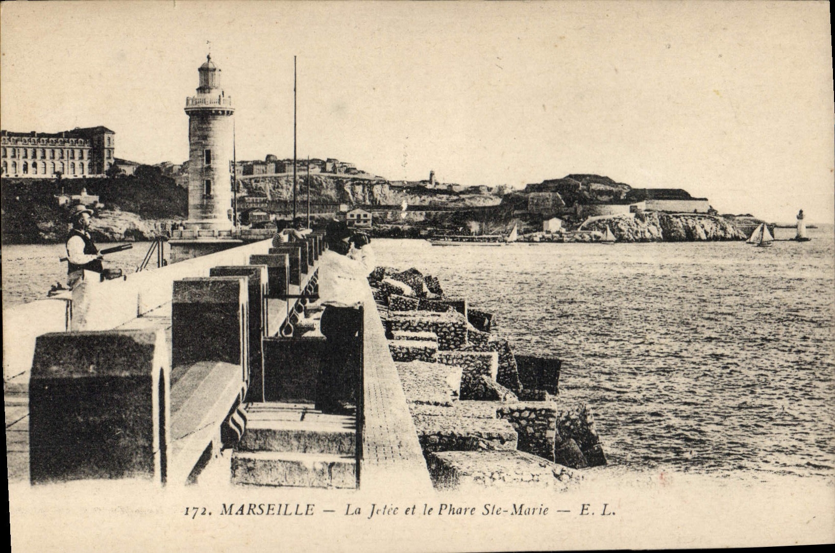 CPA Marseille la Jetee et le Phare Ste Marie 