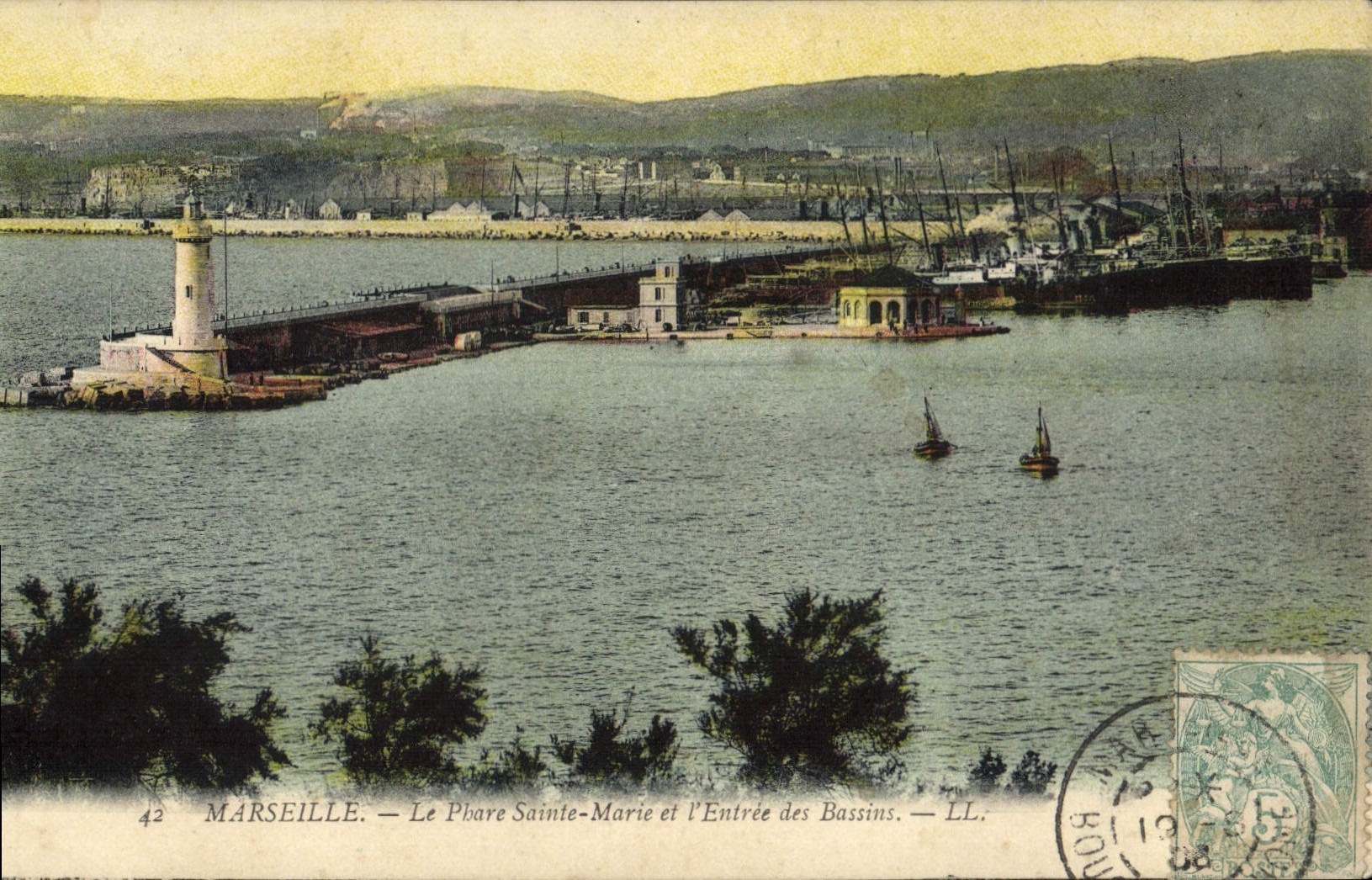 CPA Marseille le Phare Sainte Marie et l'entree des Bassins 