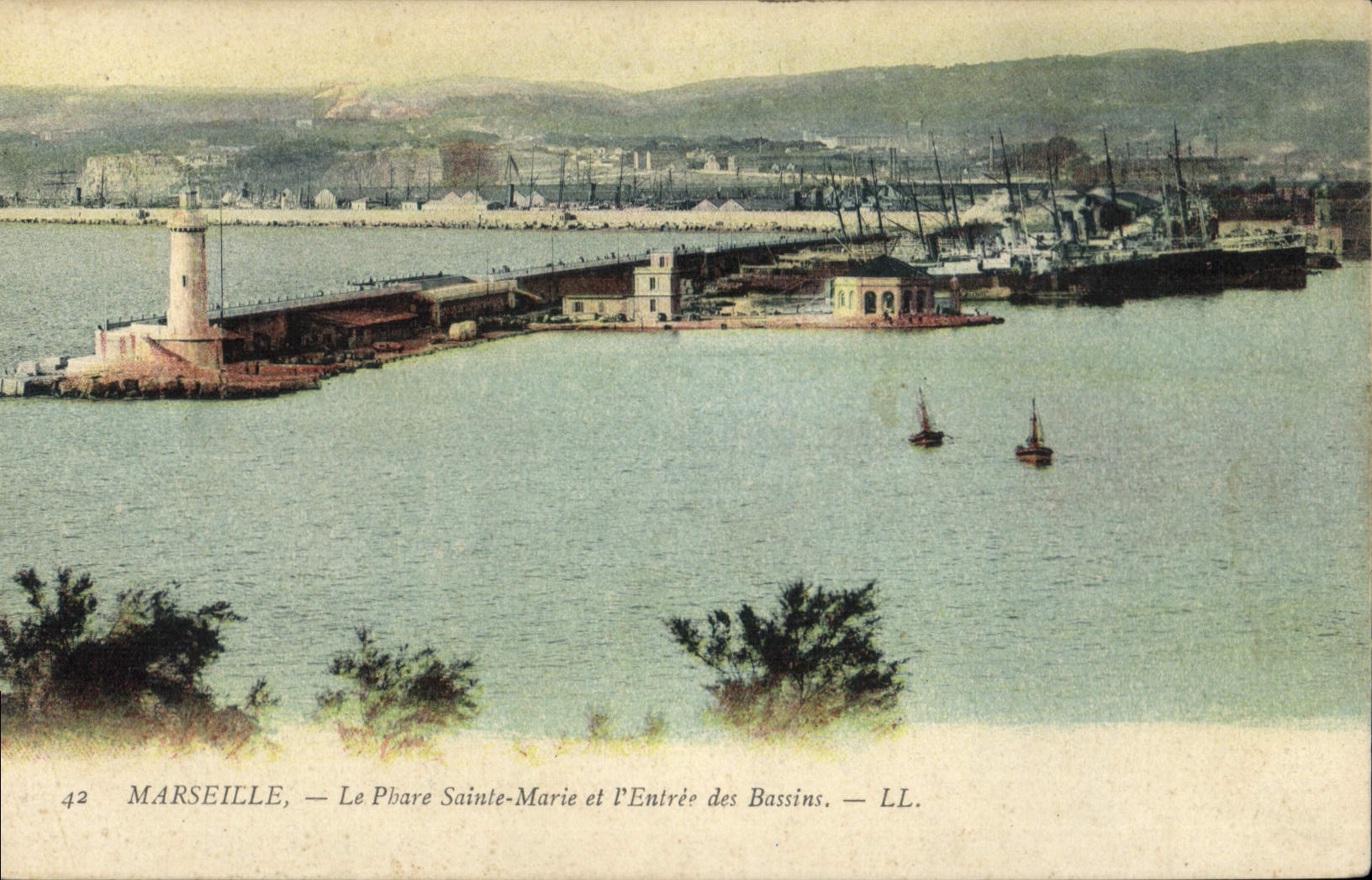 CPA Marseille le Phare Sainte Marie et l'Entree des Bassins 