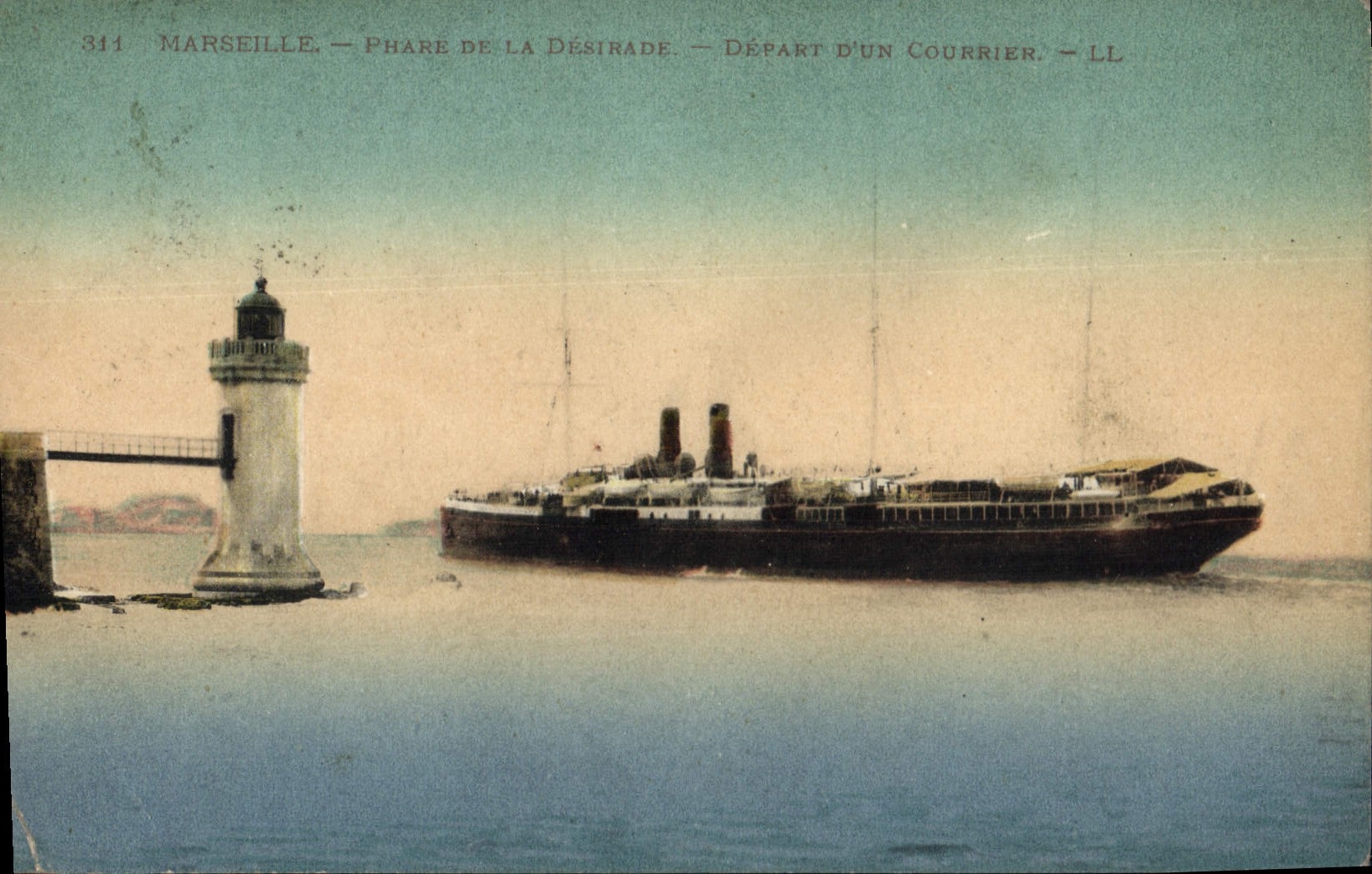 CPA Marseille Phare de la Desirade depart d'un Courrier Bateau