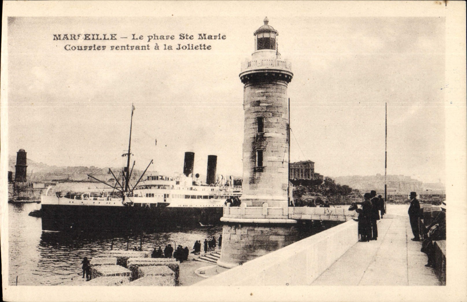 CPA Marseille le Phare Ste Marie Courrier rentrant a la Joliette 