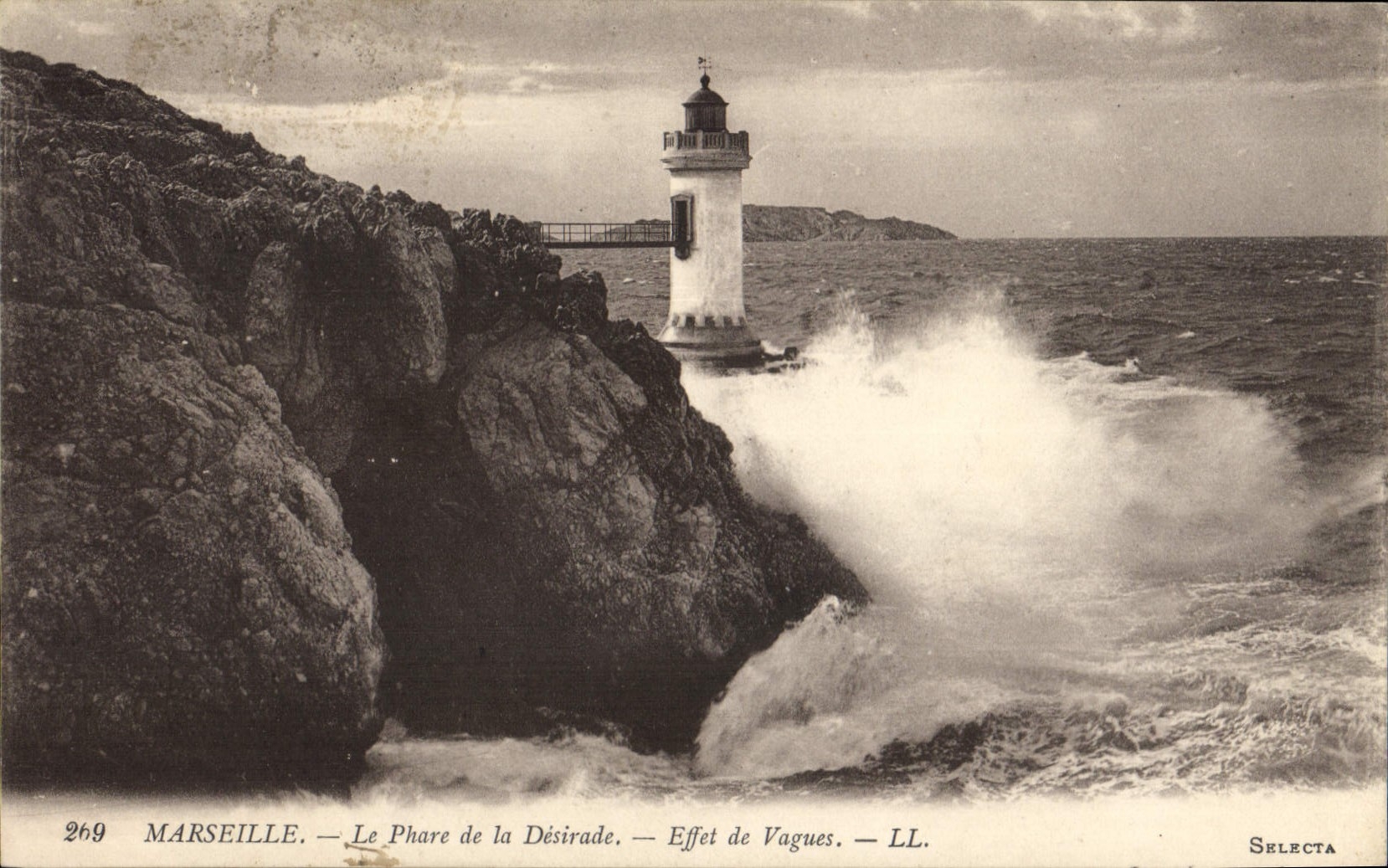 CPA Marseille le Phare de la Desirade Effet de Vagues 