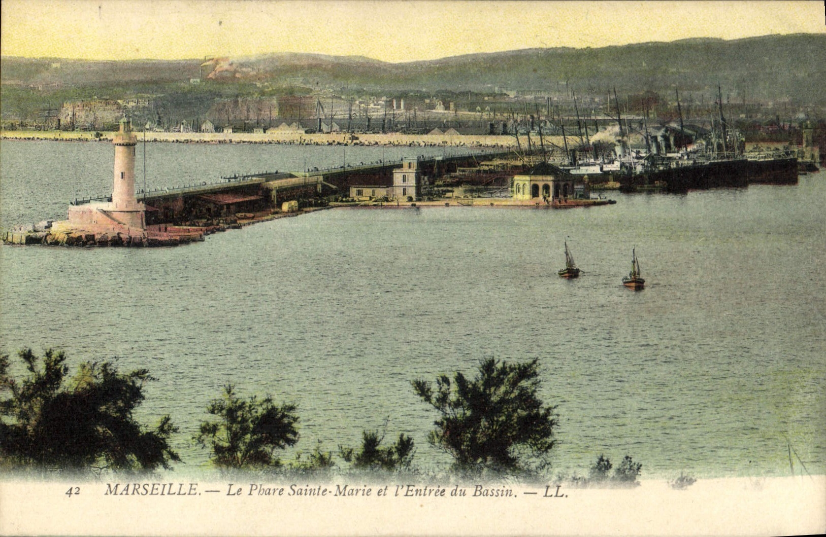 CPA Marseille le Phare Sainte Marie et l'Entree du Bassin 