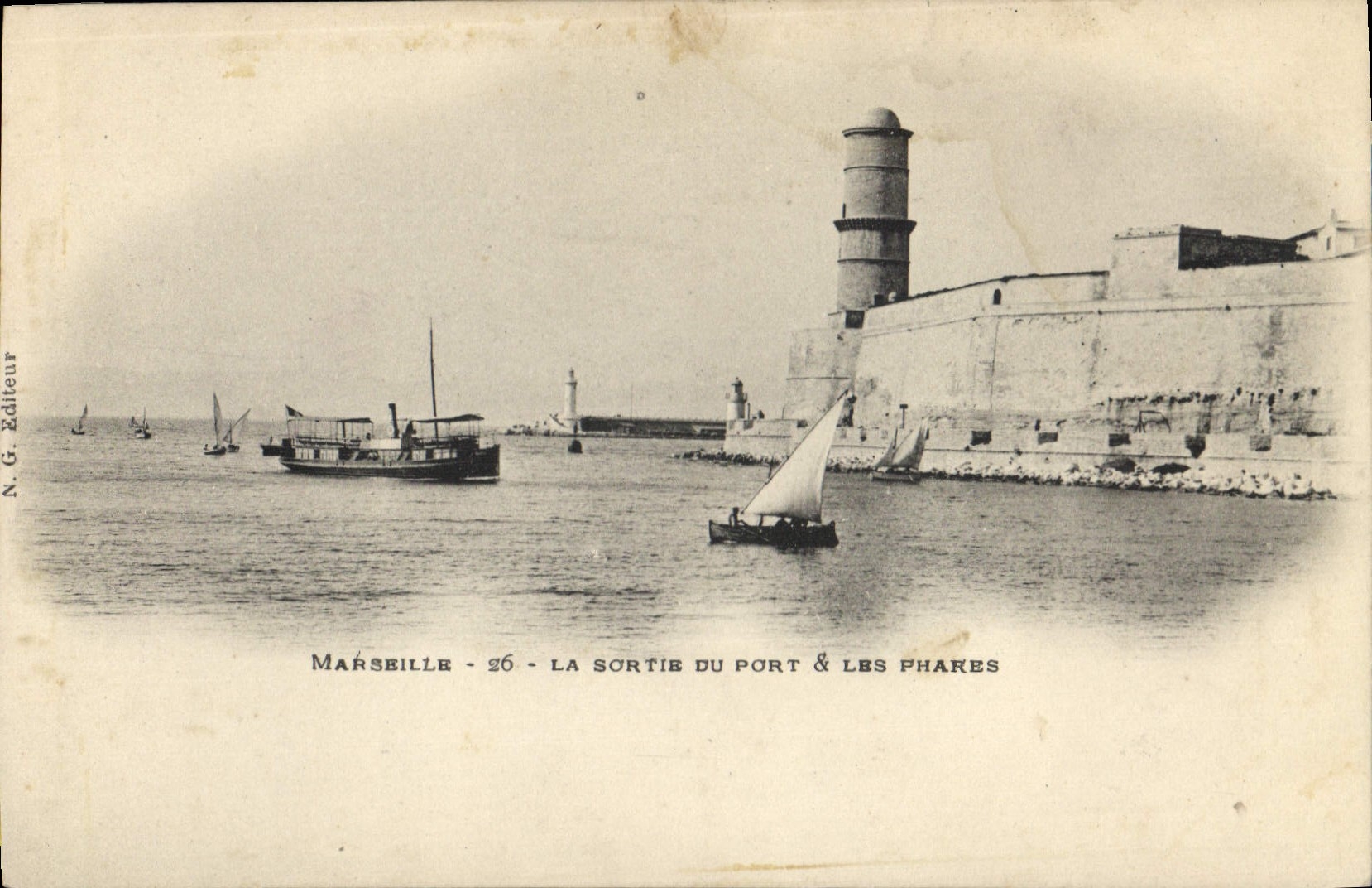 CPA Marseille la Sortie du Port et les Phares 