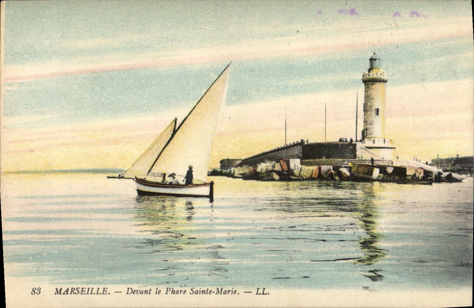 CPA Marseille Devant le Phare Sainte Marie 