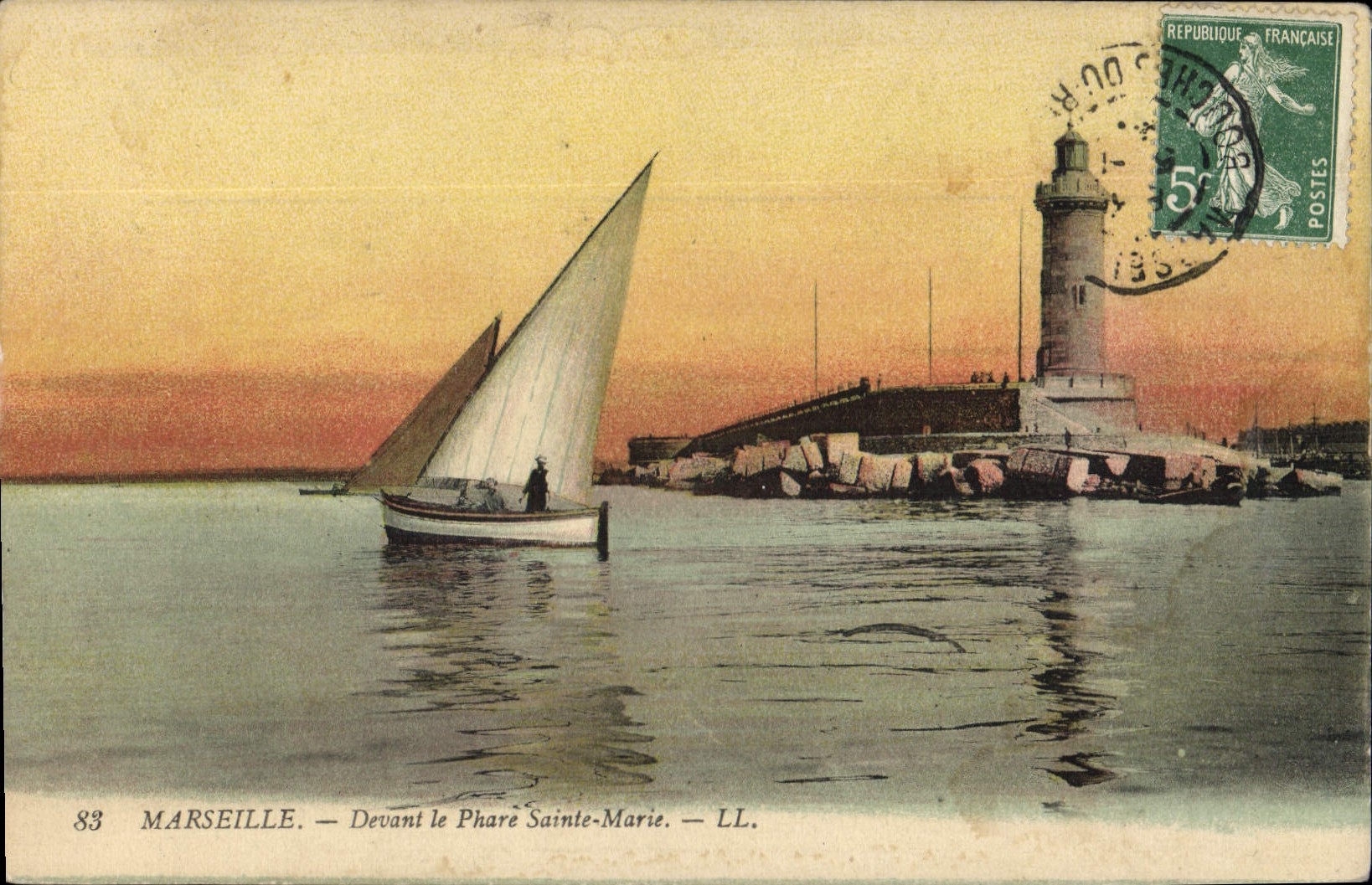 CPA Marseille devant le Phare Sainte Marie 