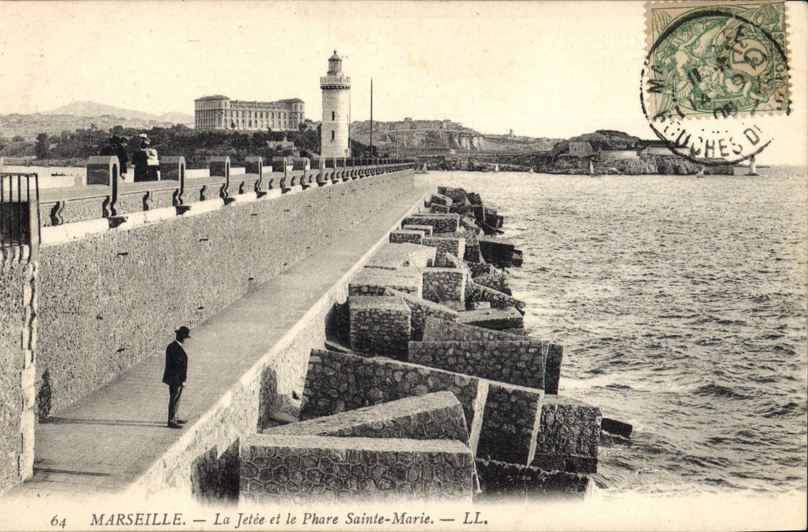 CPA Marseille la Jetee et le Phare Sainte Marie 