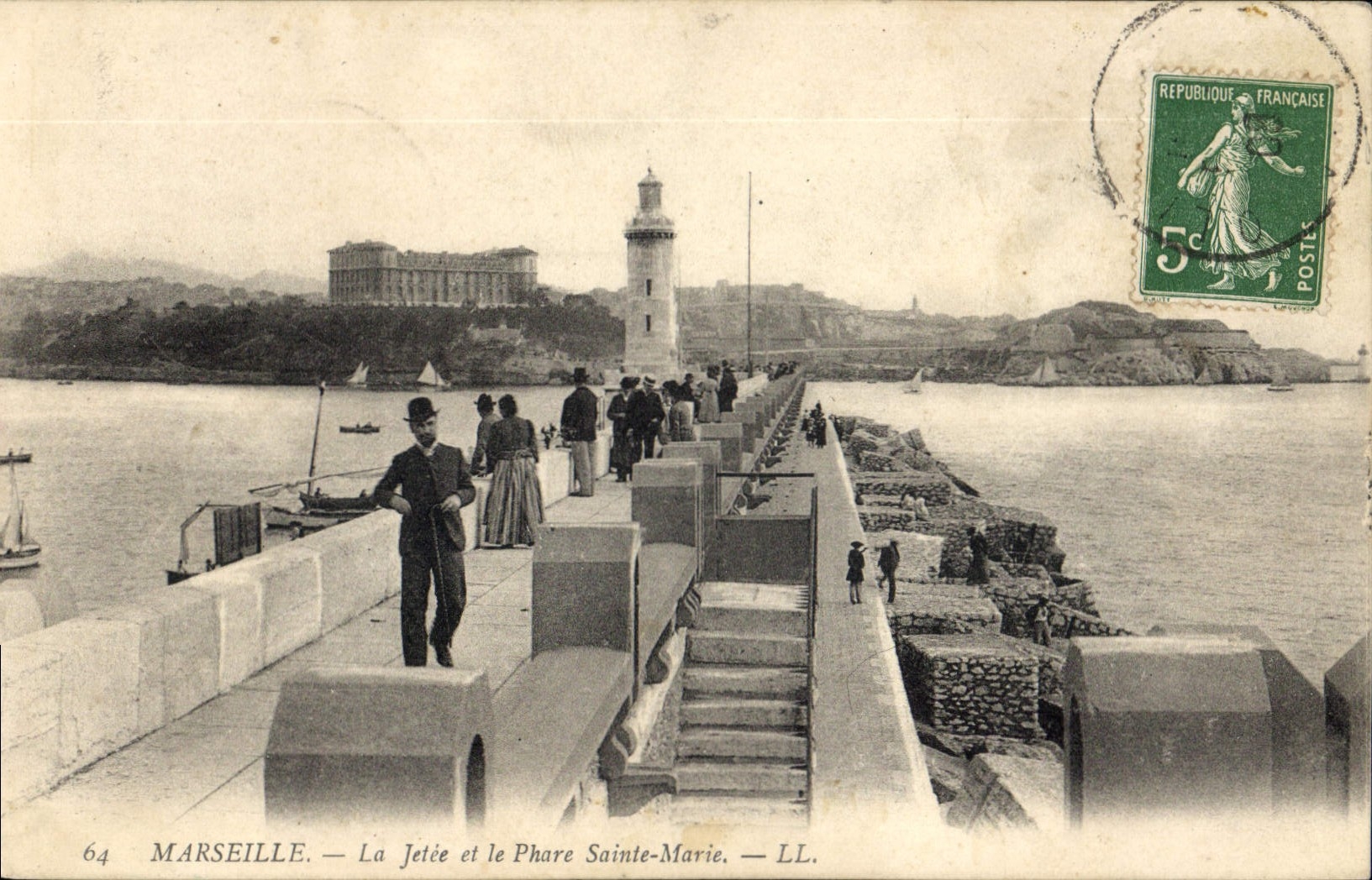 CPA Marseille La Jetee et le Phare Sainte Marie 