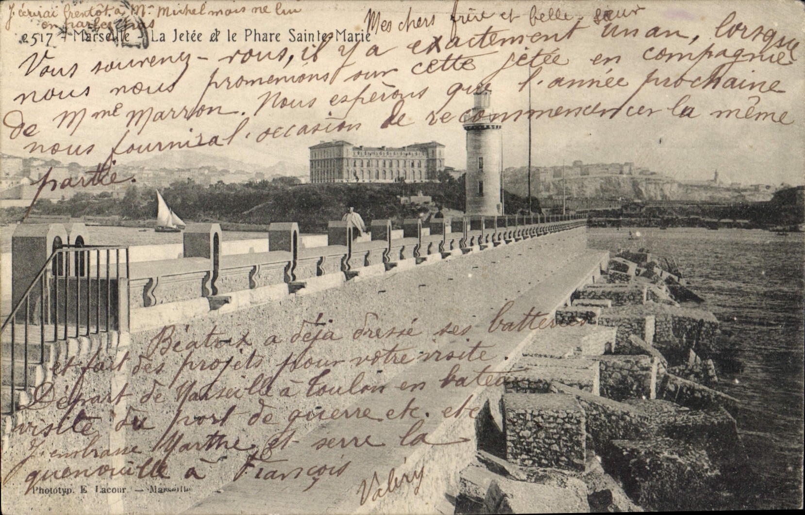 CPA Marseille La Jetee et le Phare Sainte Marie 