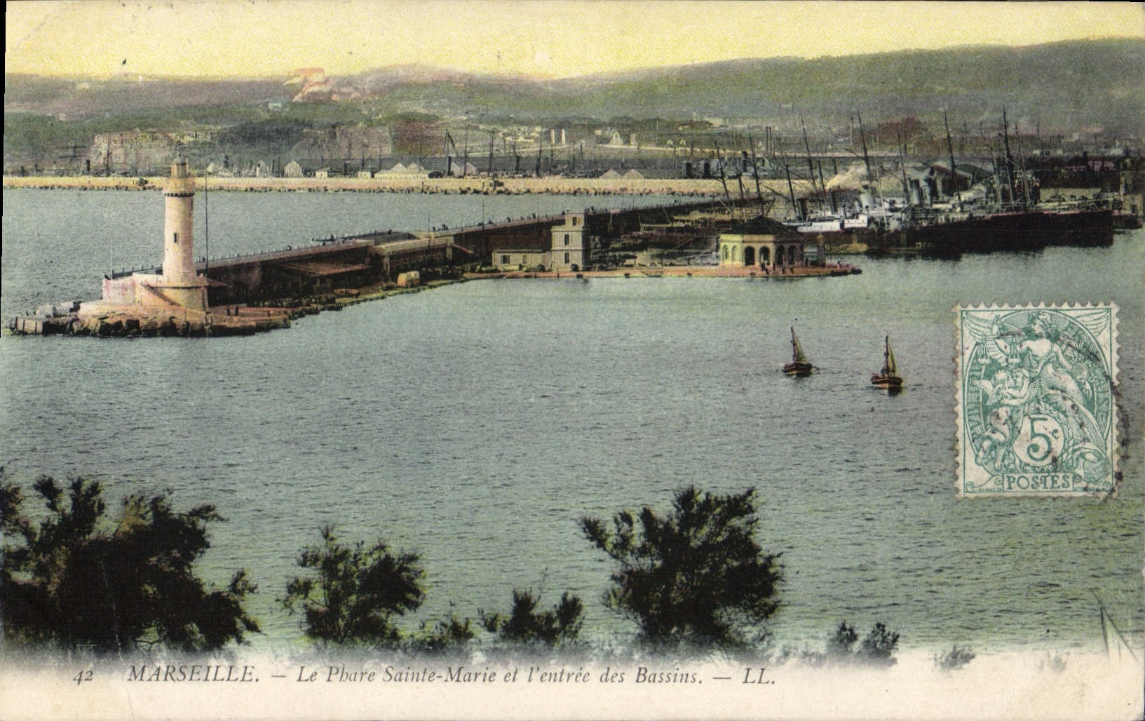 CPA Marseille Le Phare Sainte Marie et l'Entree des Bassins 