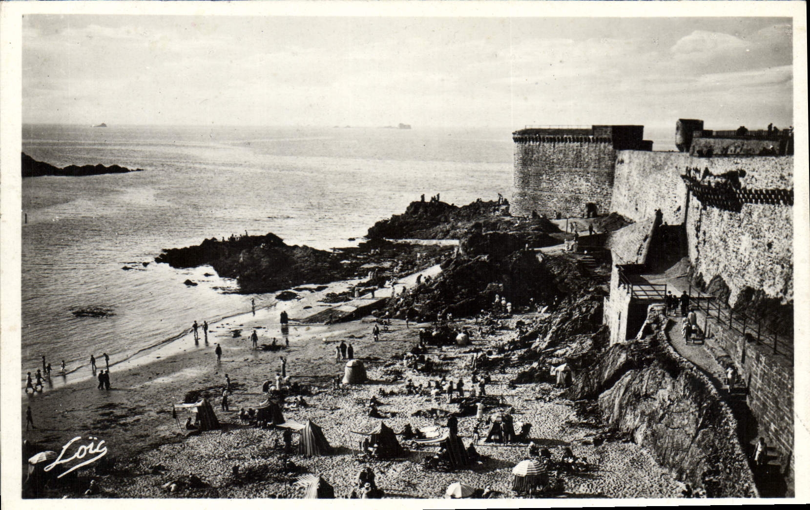CPA Cote d'Emeraude Saint Malo Les vieux Remparts et la Tour Bidouane 