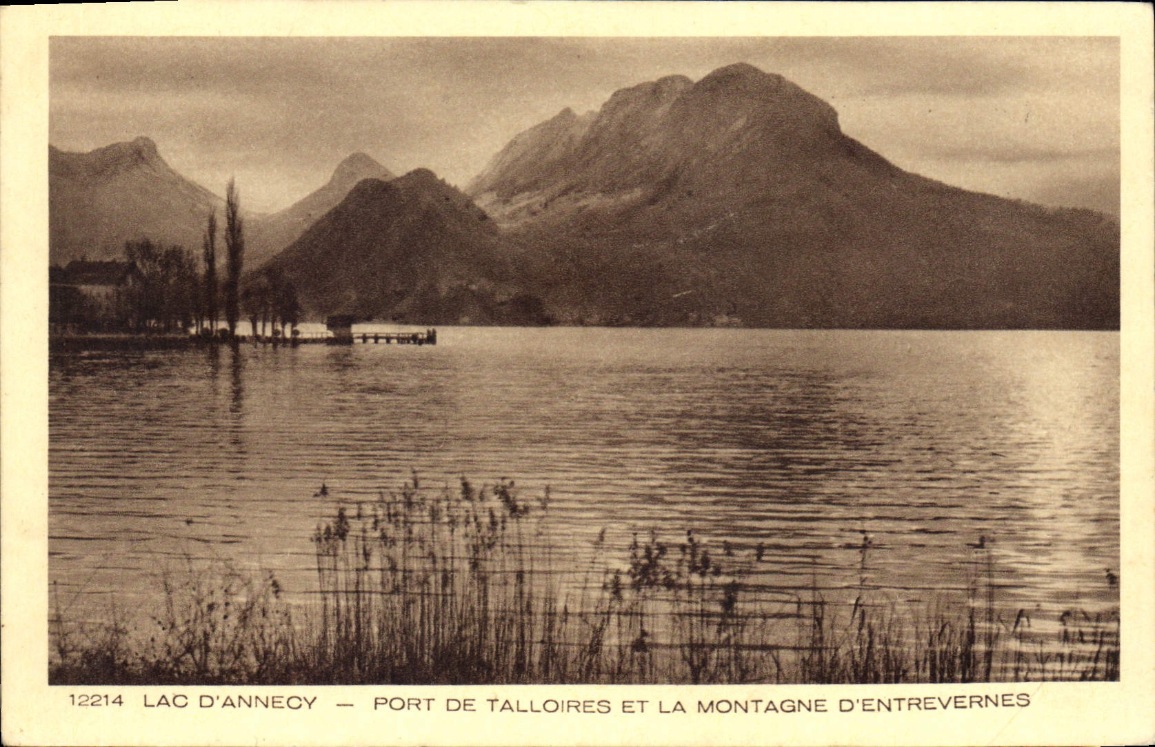 CPA Lac d'Annecy Port de Talloires et la Montagne d'Entrevernes 