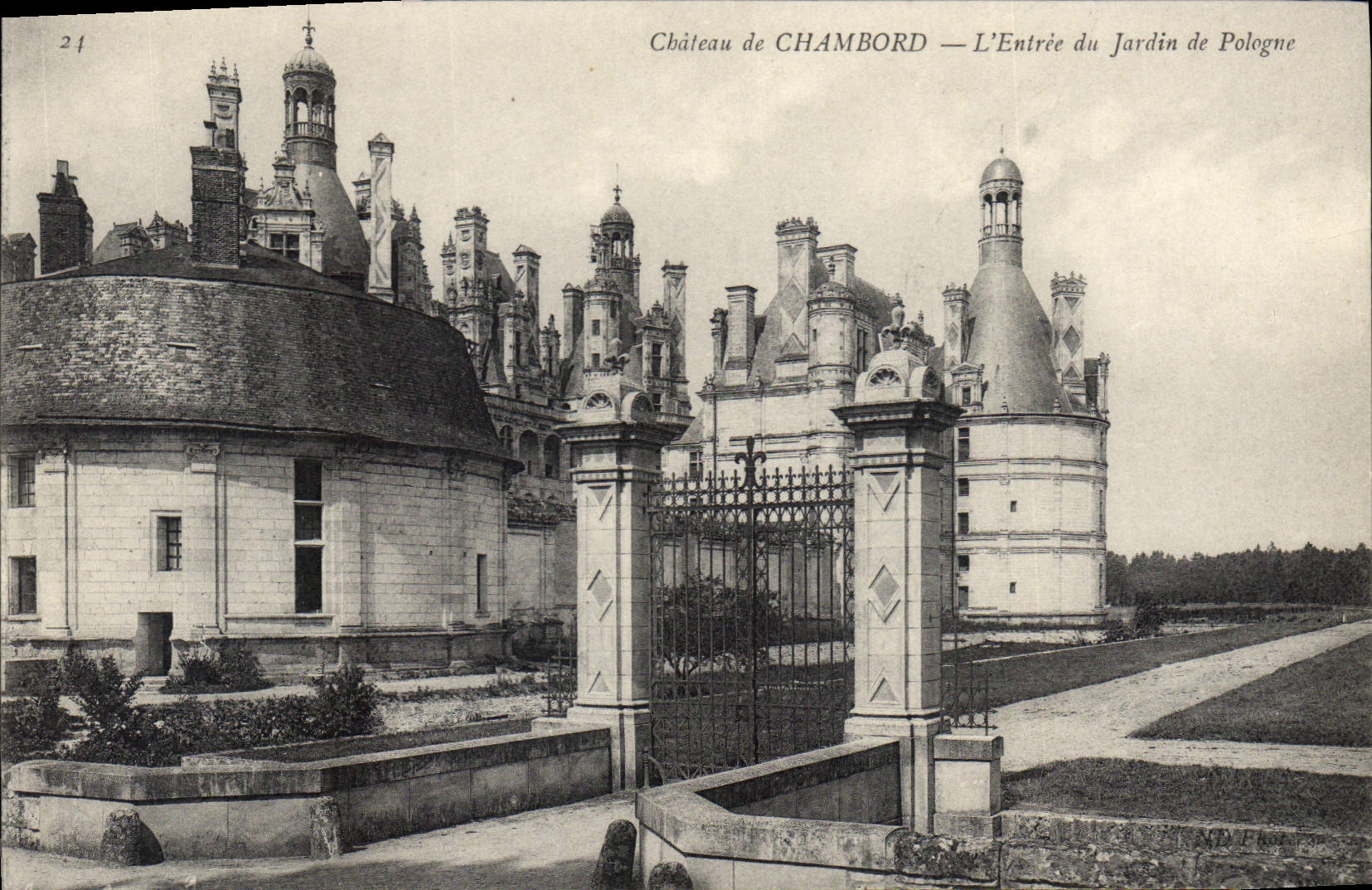 CPA Chateau de Chambord L'Entree du Jardin de Pologne