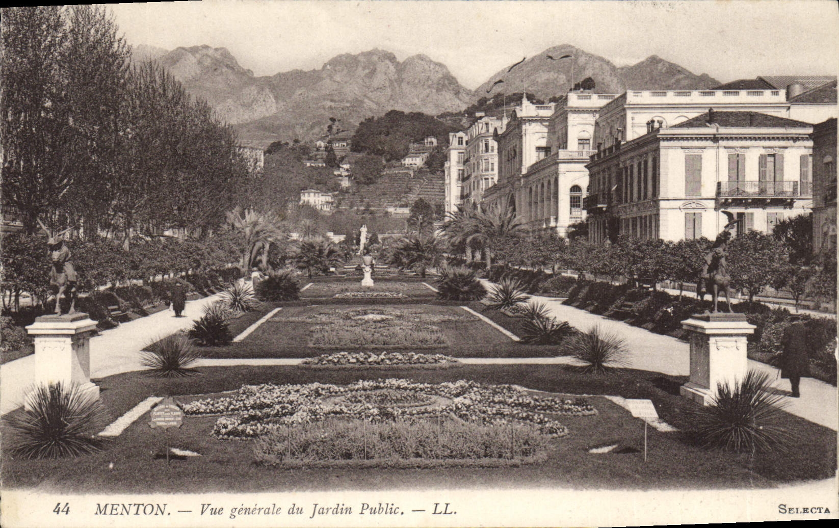 CPA Menton Vue generale du Jardin Public