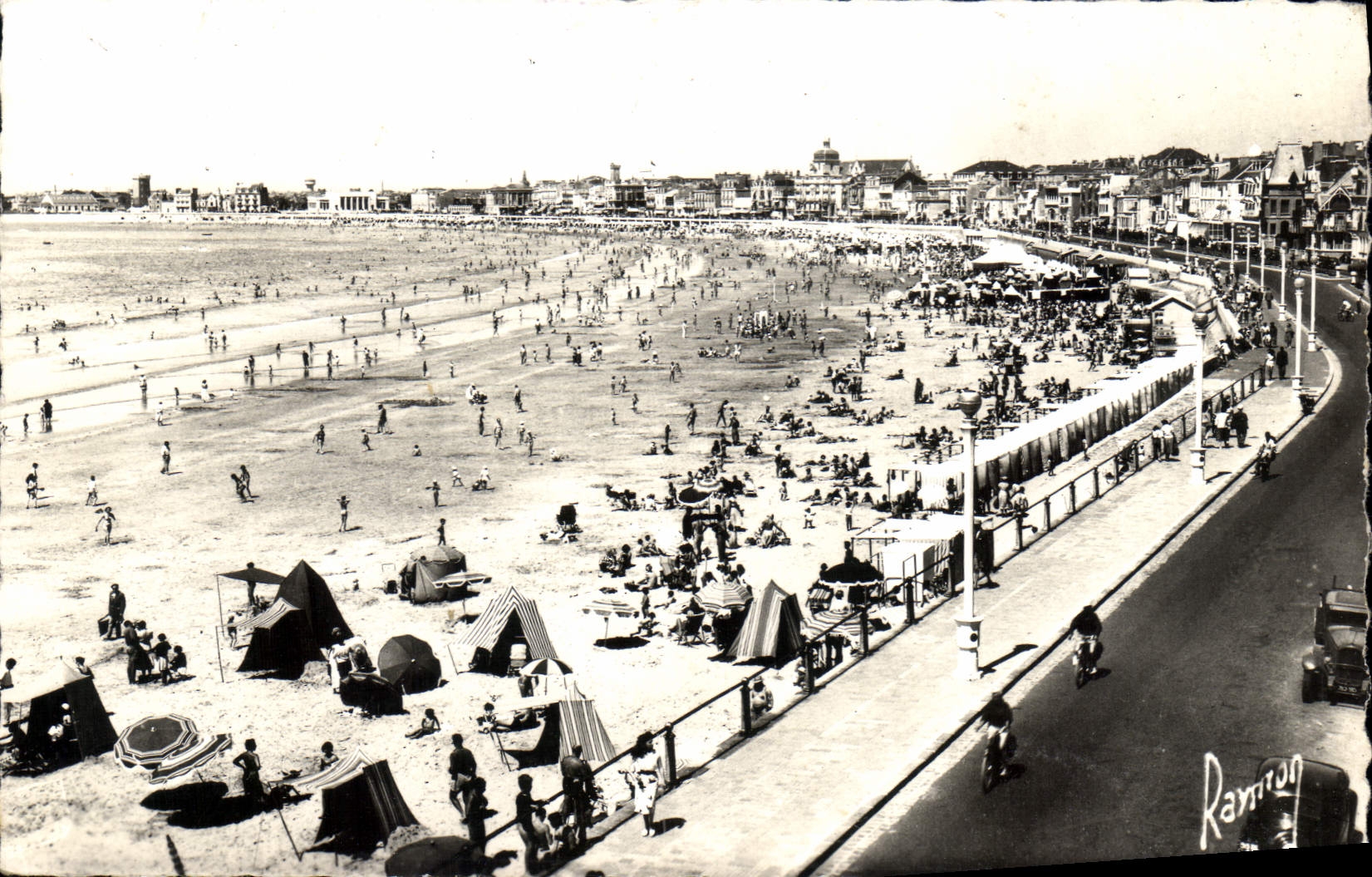 CPA Images de France Les Sables d'Olonne Vendee Le Nouveau Remblai 