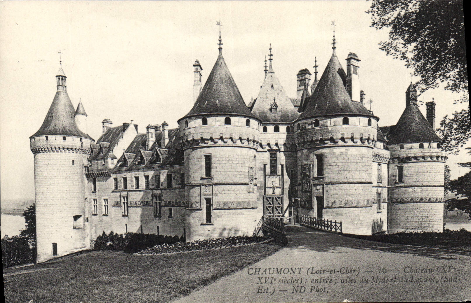 CPA Chaumont Loir et Cher Chateau entree