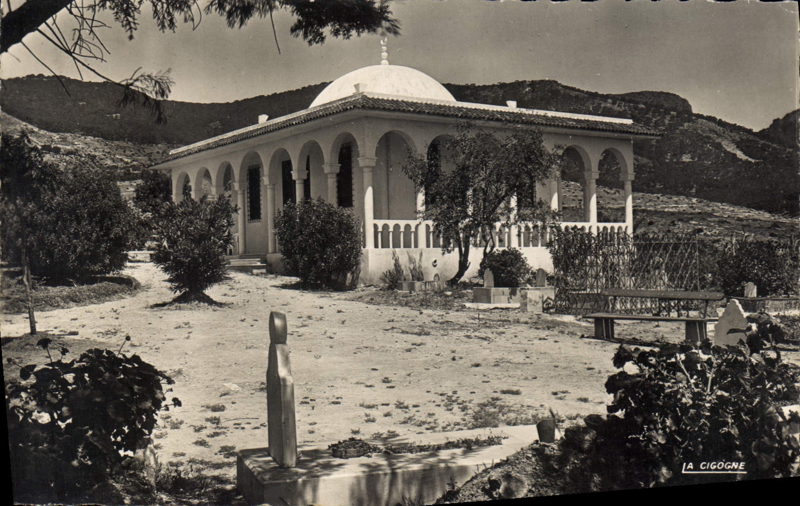 CPA Oran Kouba dans le cimetiere arabe 