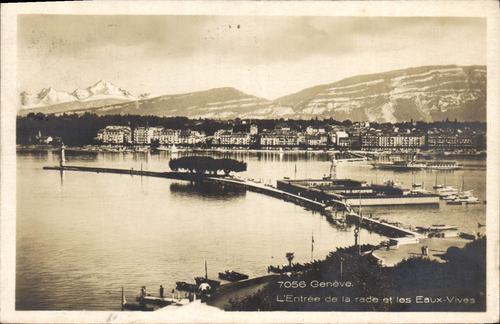 CPA Geneve L'Entree de la Rade et les Eaux Vives 