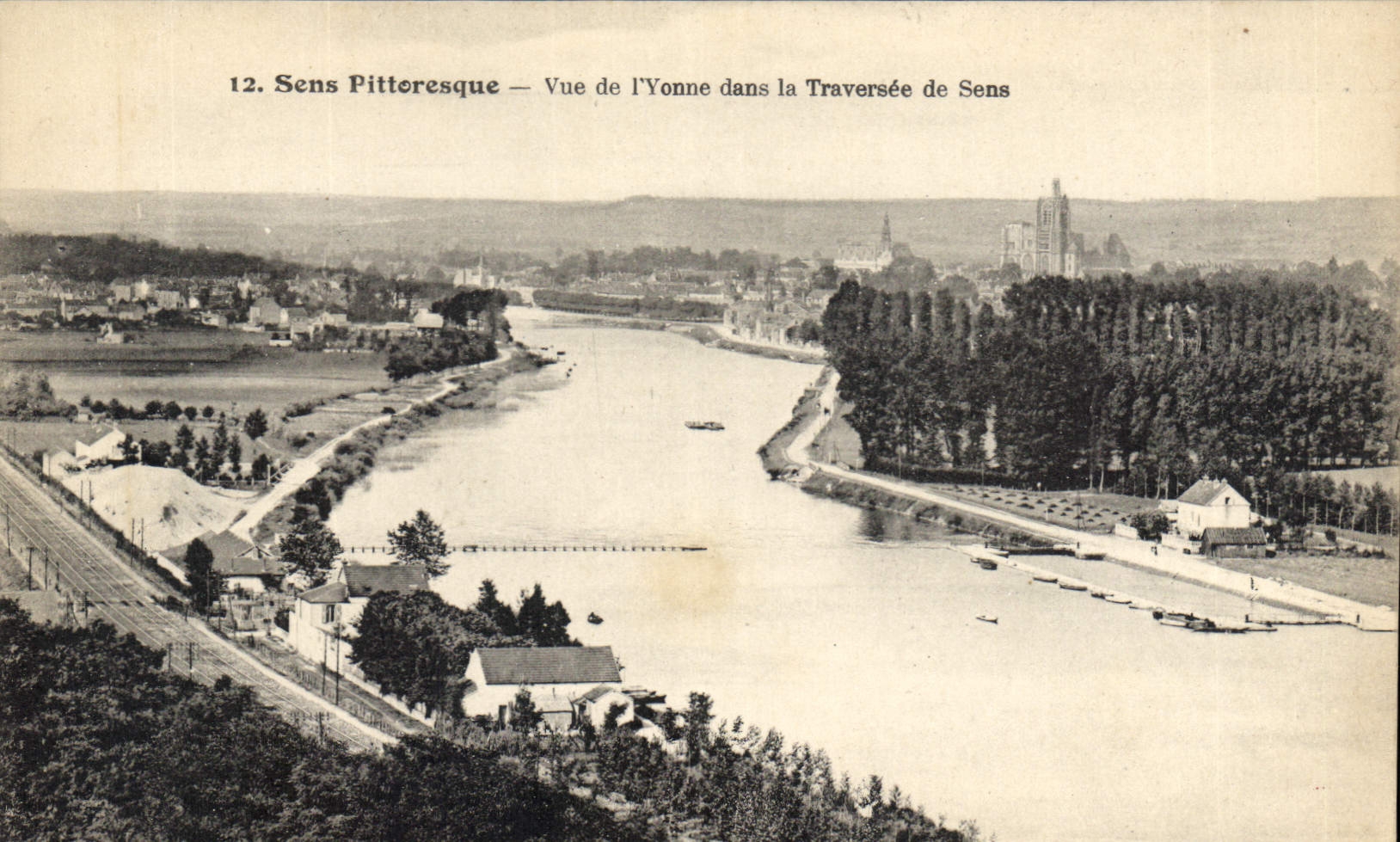 CPA Sens Pittoresque Vue de l'Yonne dans la Traversee de Sens