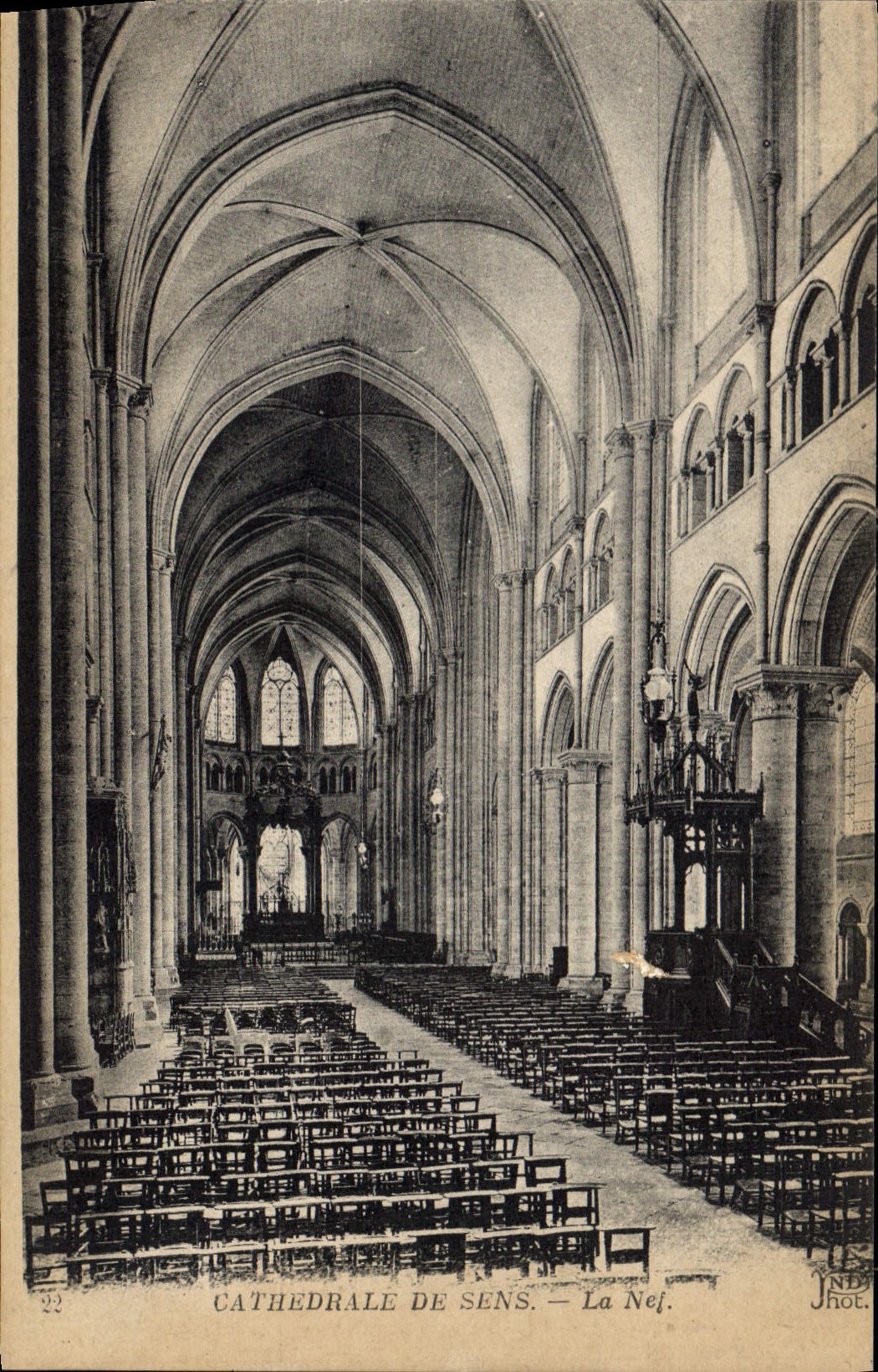 CPA Cathedrale de Sens La Nef 