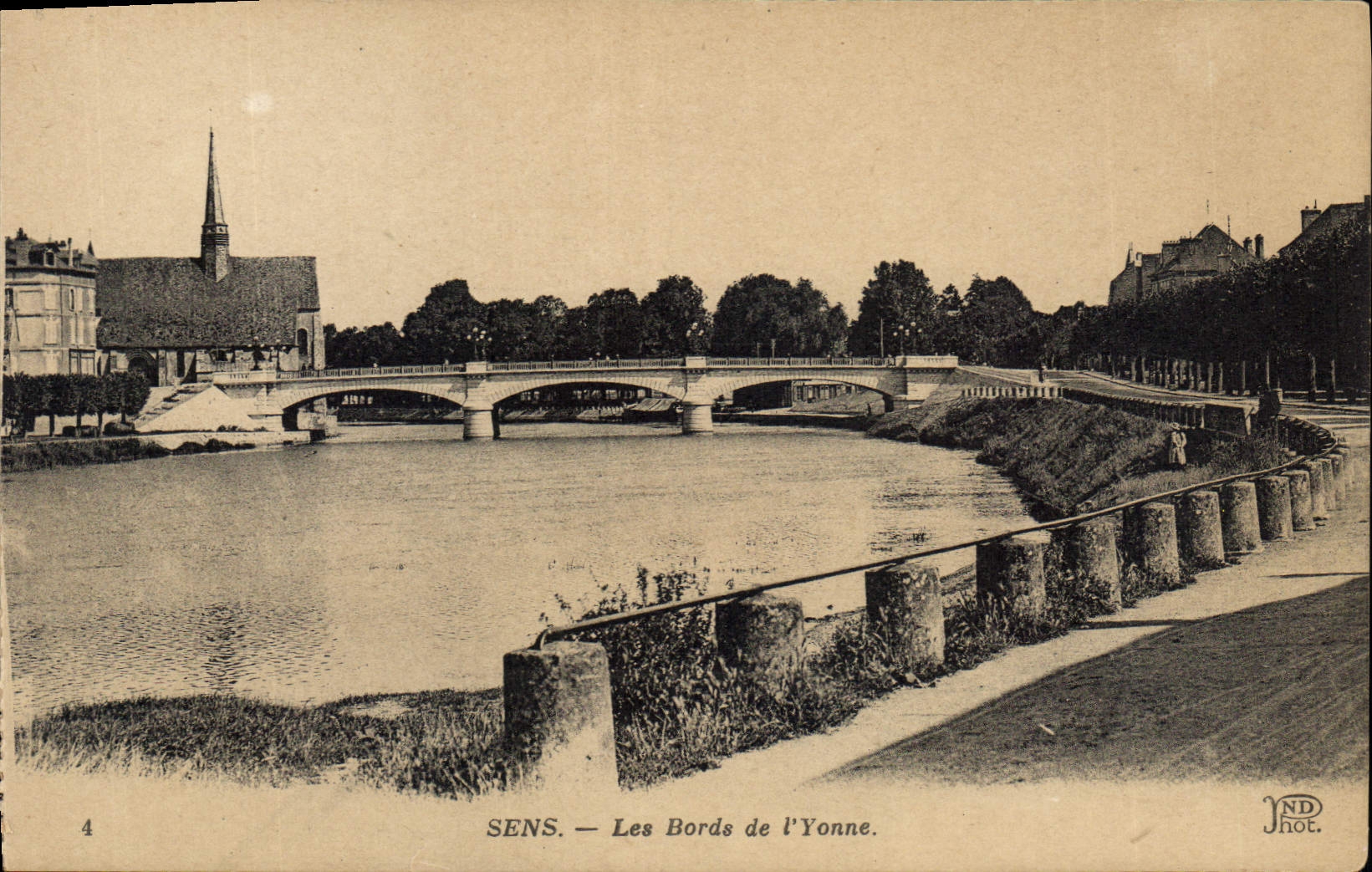 CPA Sens Les Bords de l'Yonne 
