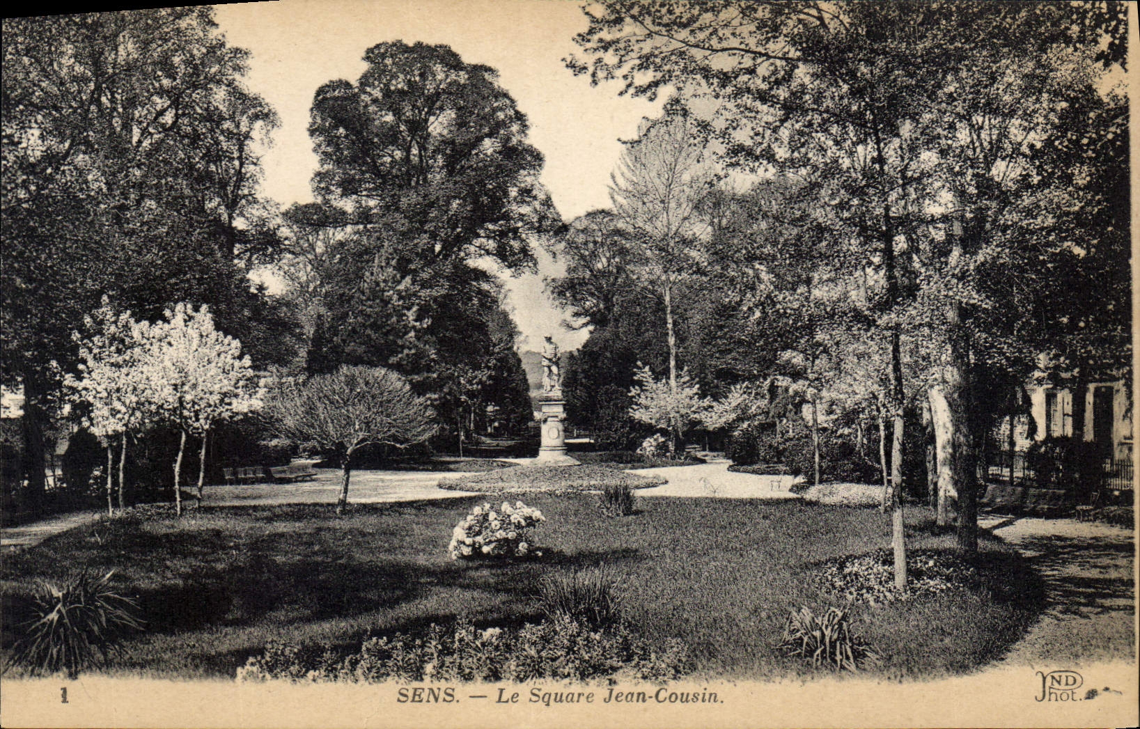 CPA Sens Le Square Jean Cousin 