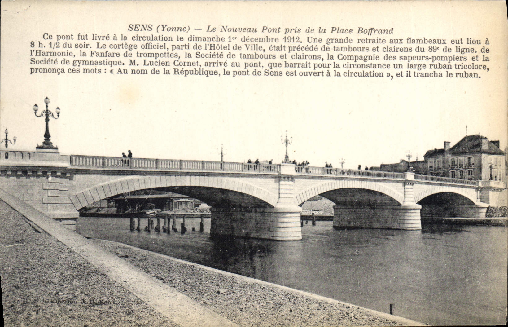CPA Sens Yonne Le Nouveau Pont pris de la Place Boffrand