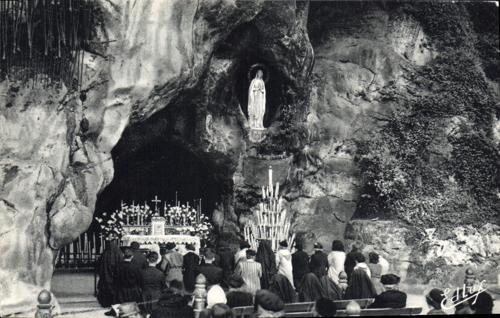 CPA Lourdes La Grotte Miraculeuse 
