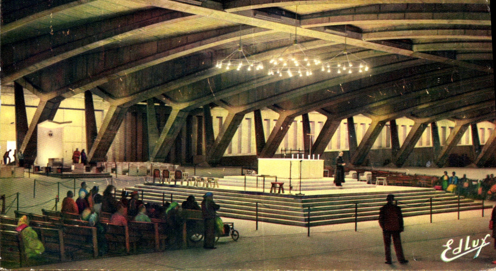 CPA Lourdes La Basilique Souterraine St Pie 