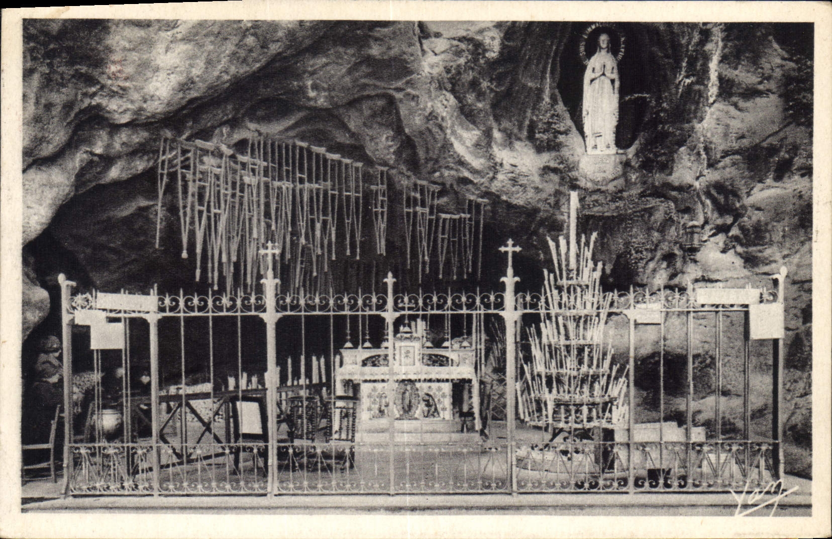CPA Lourdes La Grotte Miraculeuse 