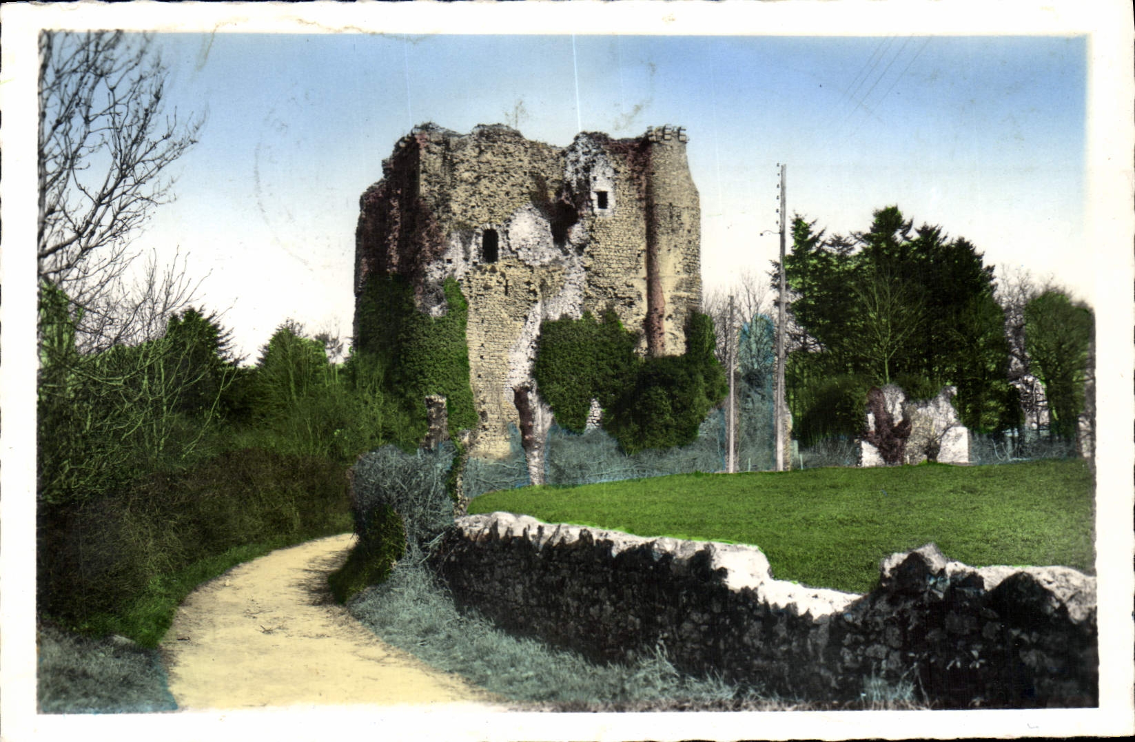 CPA Pouzauges Vendee Ruine du Chateau Feodal de Gilles de Retz