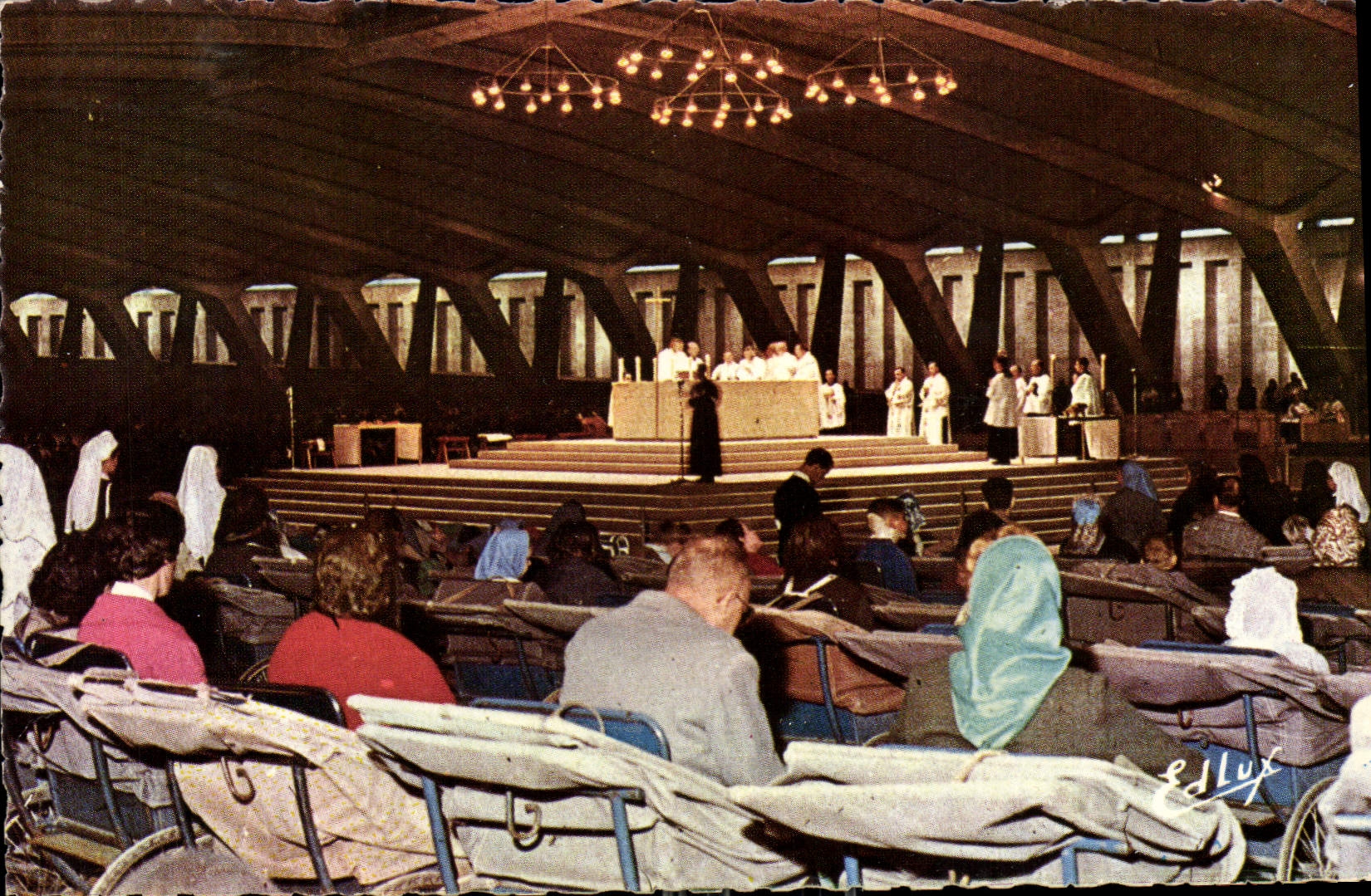 CPA Lourdes La Basilique Souterraine 