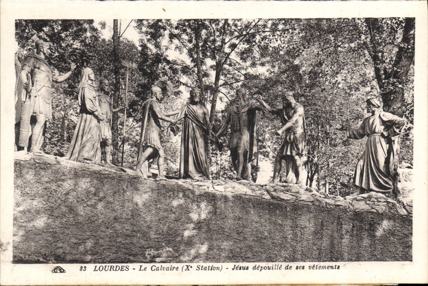 CPA Lourdes Le Calvaire Jesus depuille de acs vetements 
