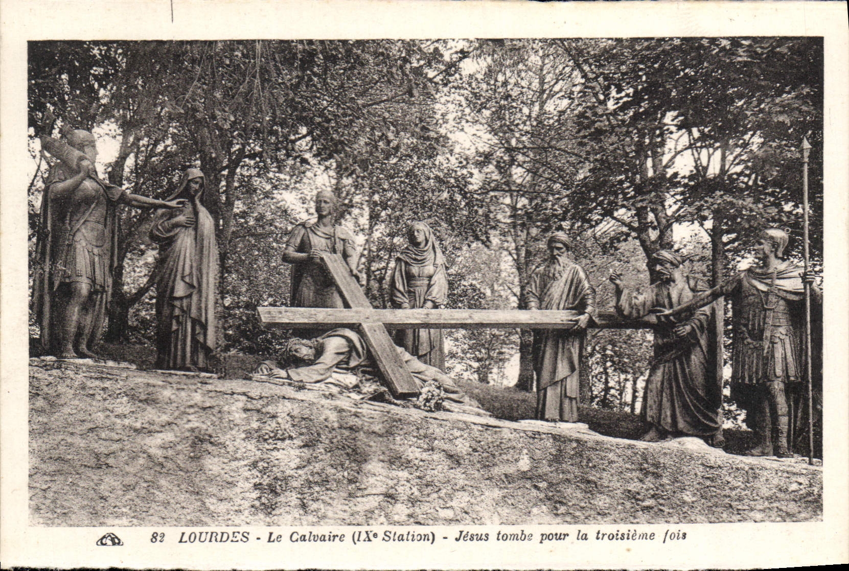 CPA Lourdes Le Calvaire Jesus tombs pour la troisieme foix 