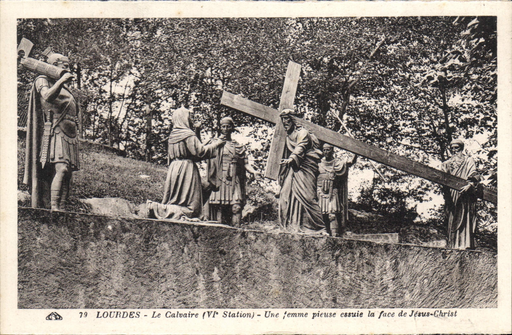 CPA Lourdes Le Calvaire Une femme picuse essuie la face de Jesus Christ 
