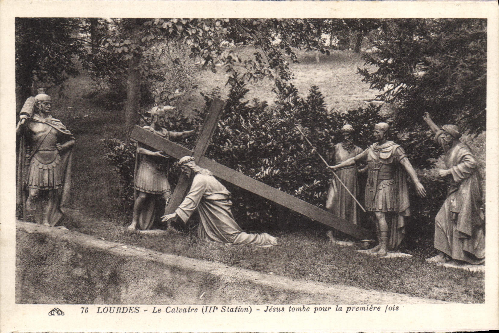 CPA Lourdes Le Calvaire Jesus tombe pour la premier fois 