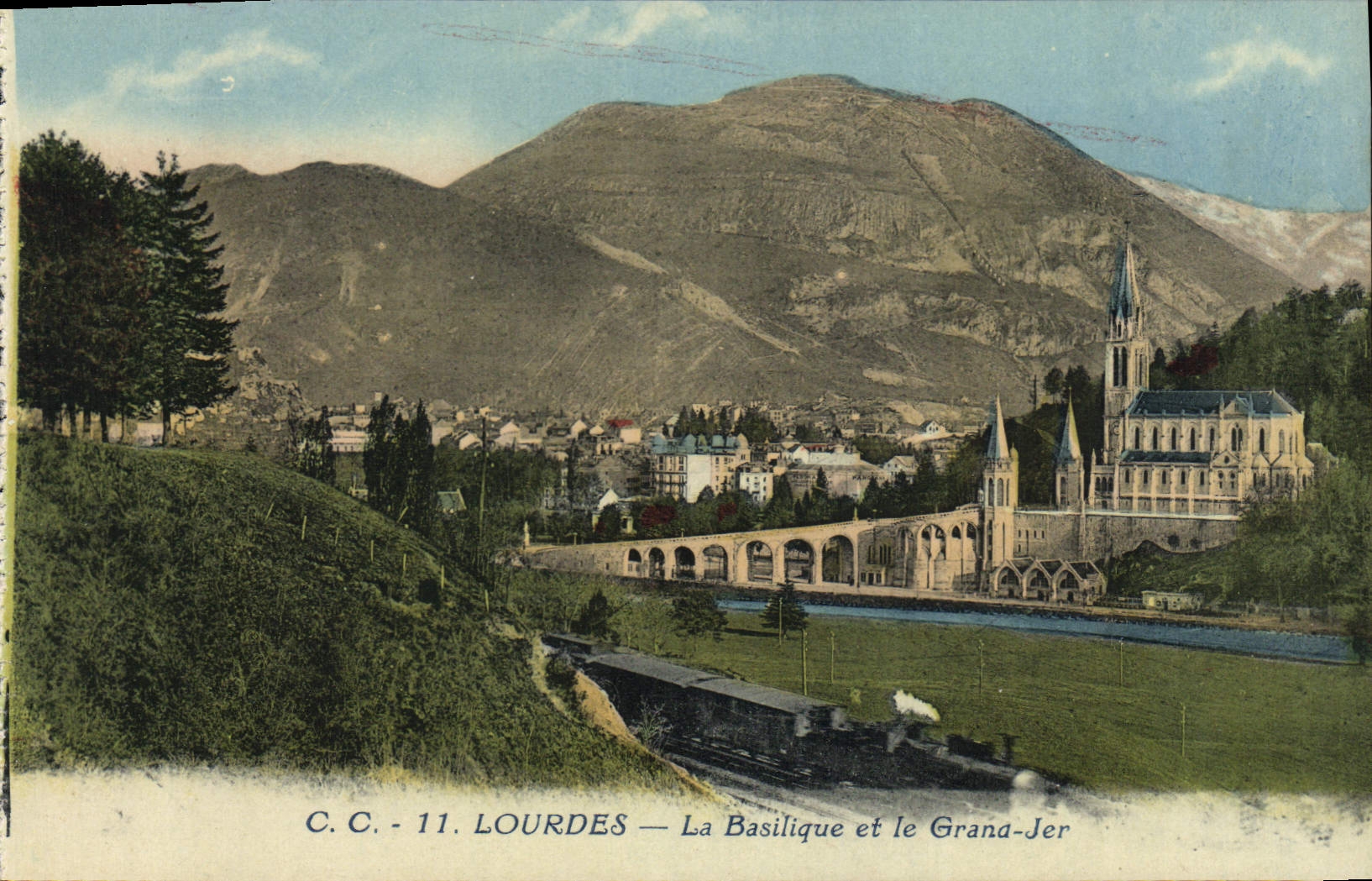 CPA Lourdes La Basilique et le Grand Jer Train