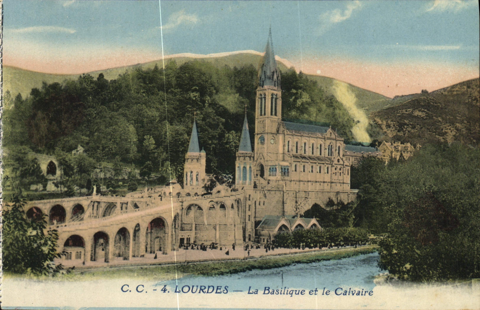 CPA Lourdes La Basilique et le Calvaire 