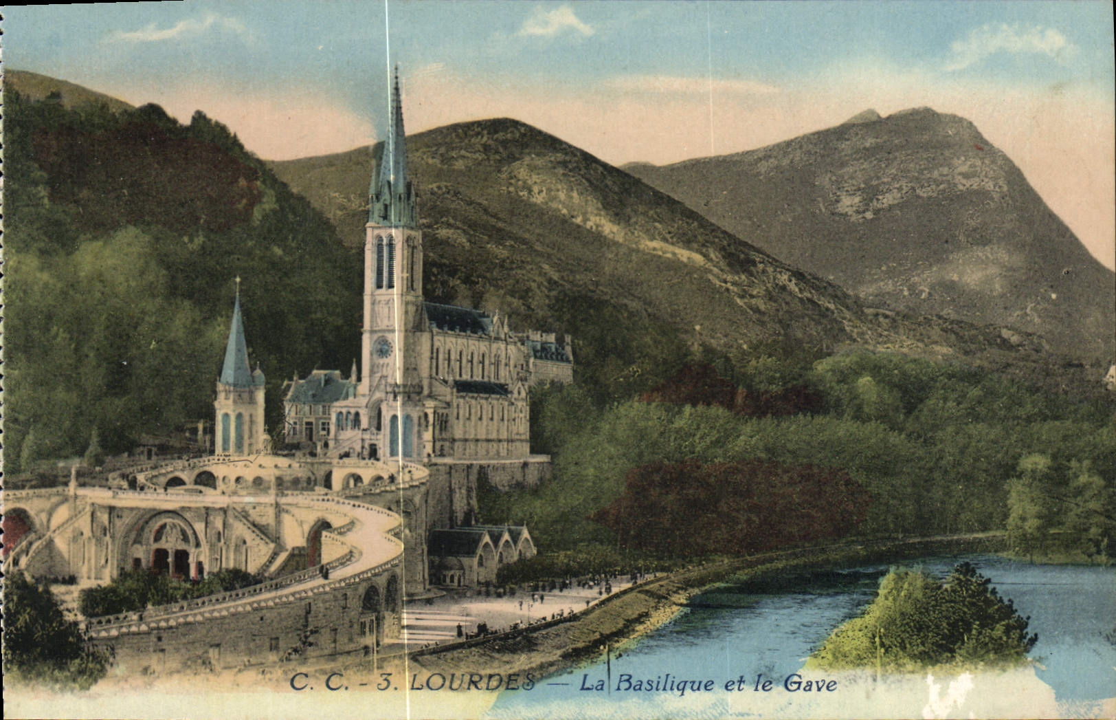 CPA Lourdes La Basilique et le Gave 