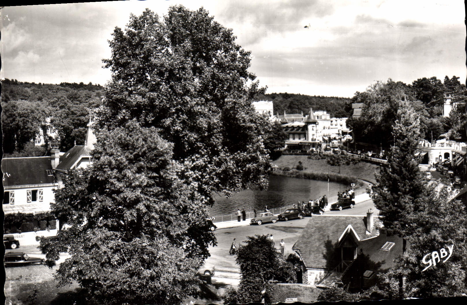 CPA Bagnoles de l'Orne Orne Vue d'Ensemble et le Lac