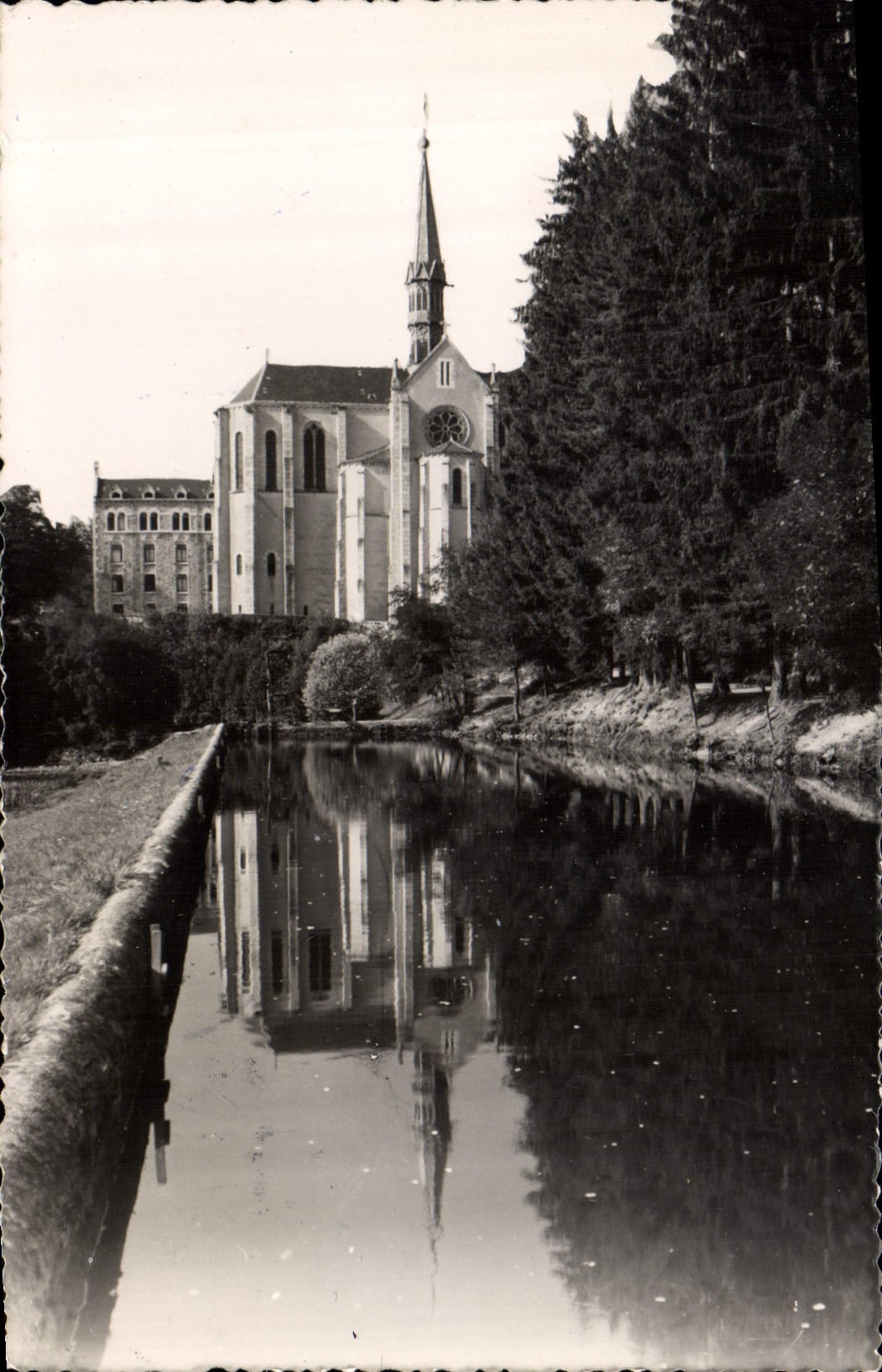 CPA L'Abbaye de la Pierre qui vire 